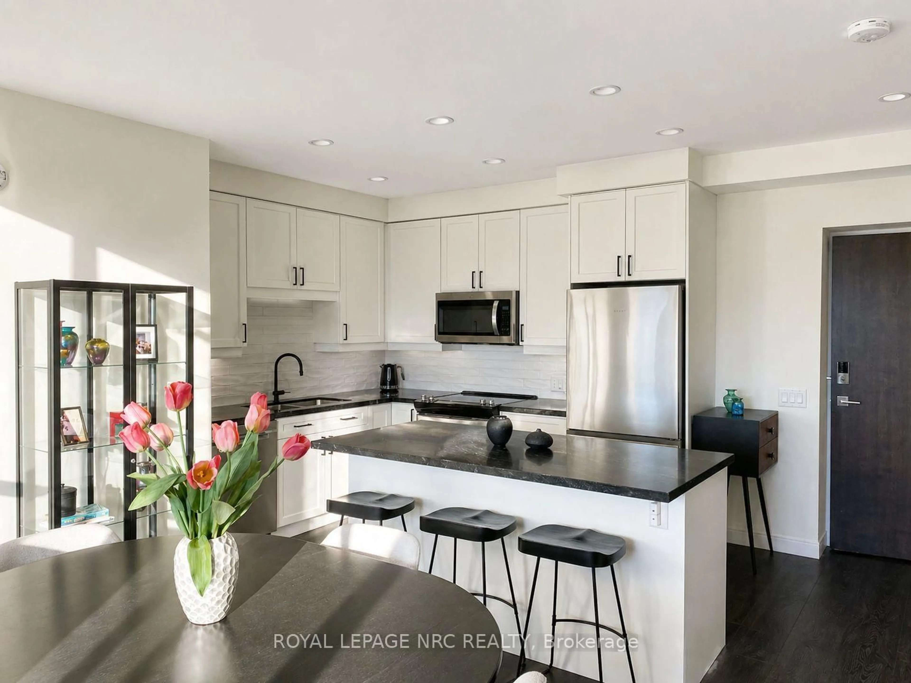 Open concept kitchen, ceramic/tile floor for 118 West St #604, Port Colborne Ontario L3K 4C9