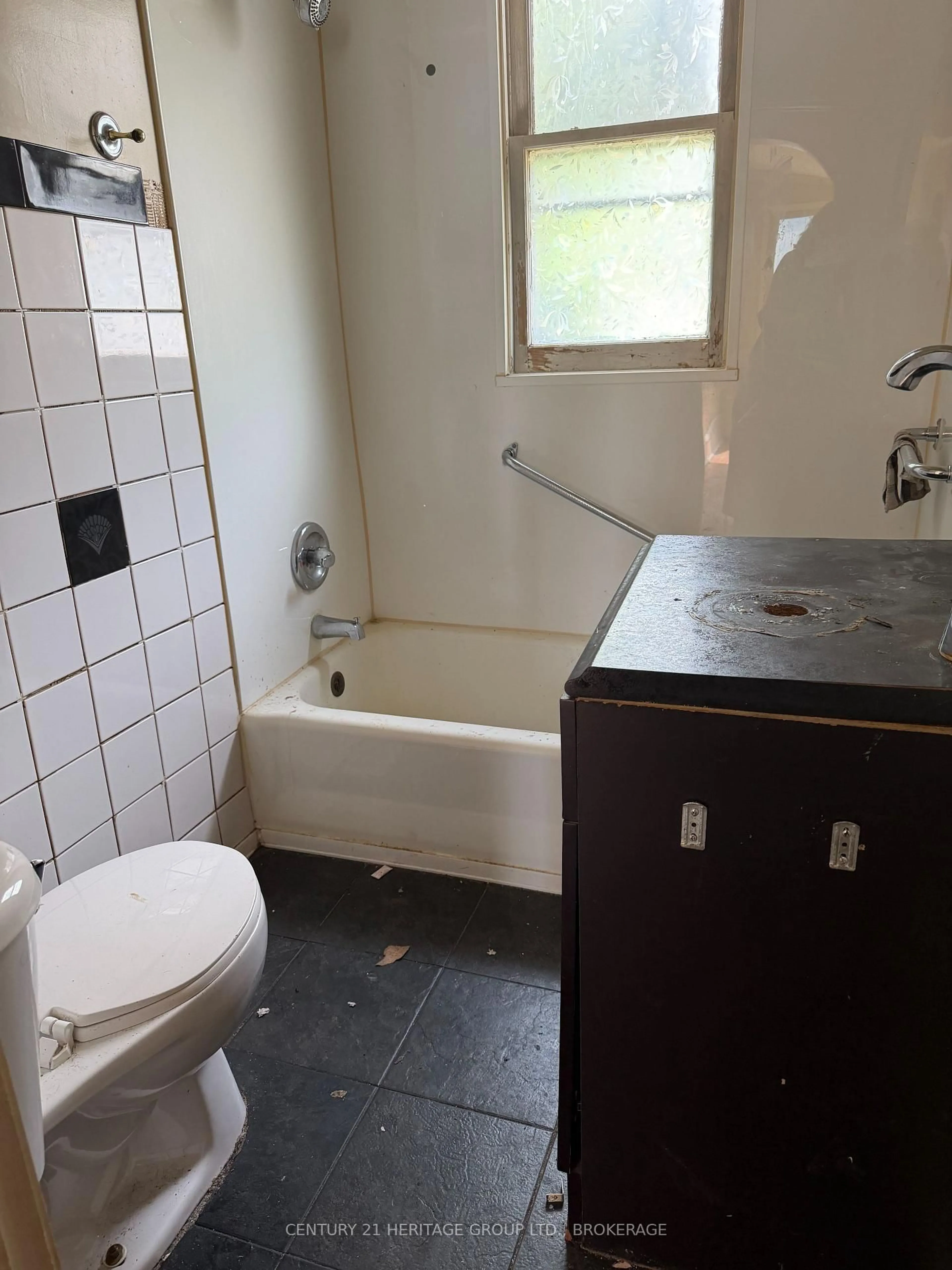 Standard bathroom, unknown for 199 Belleville Rd, Greater Napanee Ontario K7R 2R4