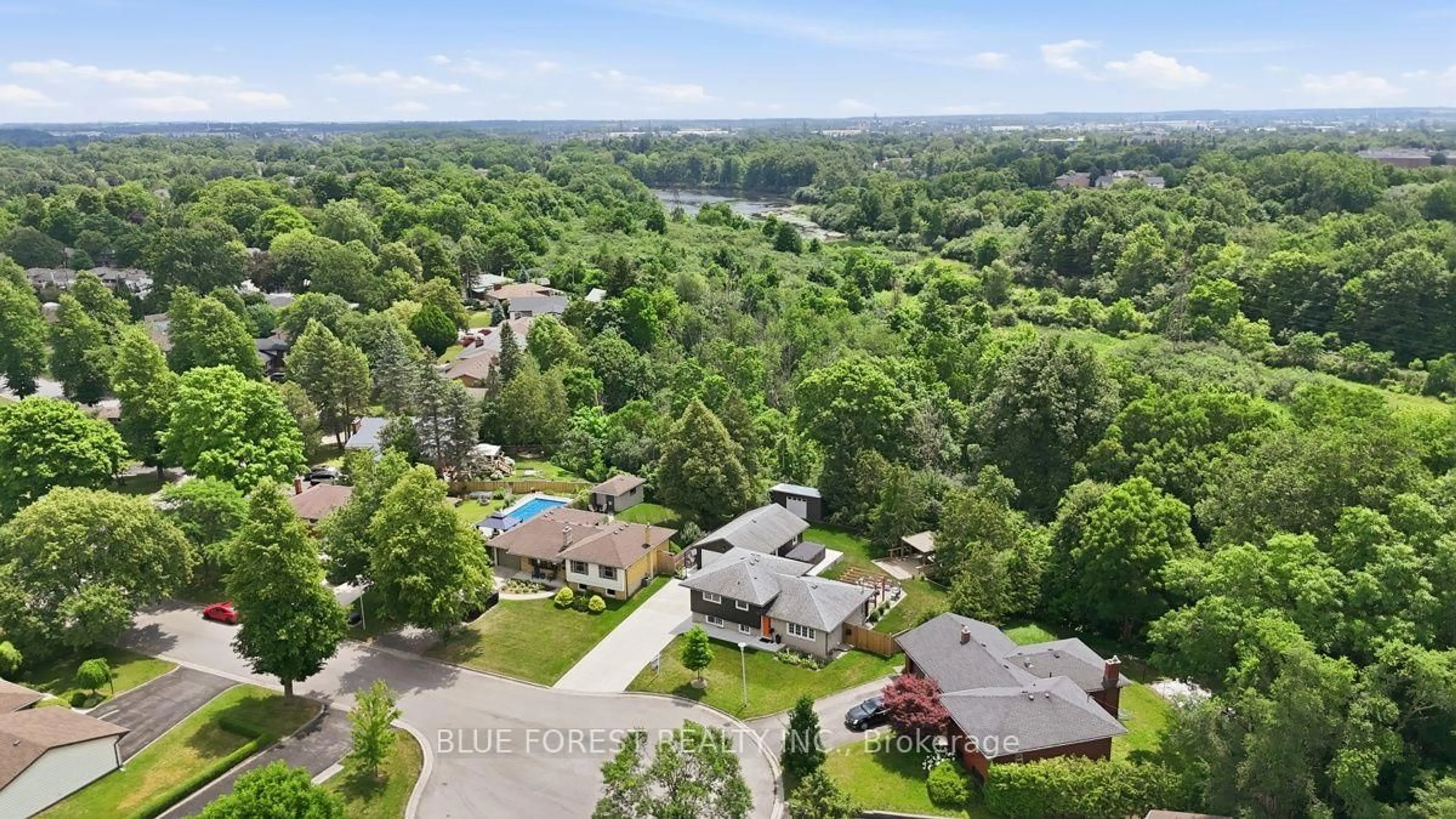 A pic from outside/outdoor area/front of a property/back of a property/a pic from drone, water/lake/river/ocean view for 21 Agincourt Pl, London South Ontario N5Z 4E8