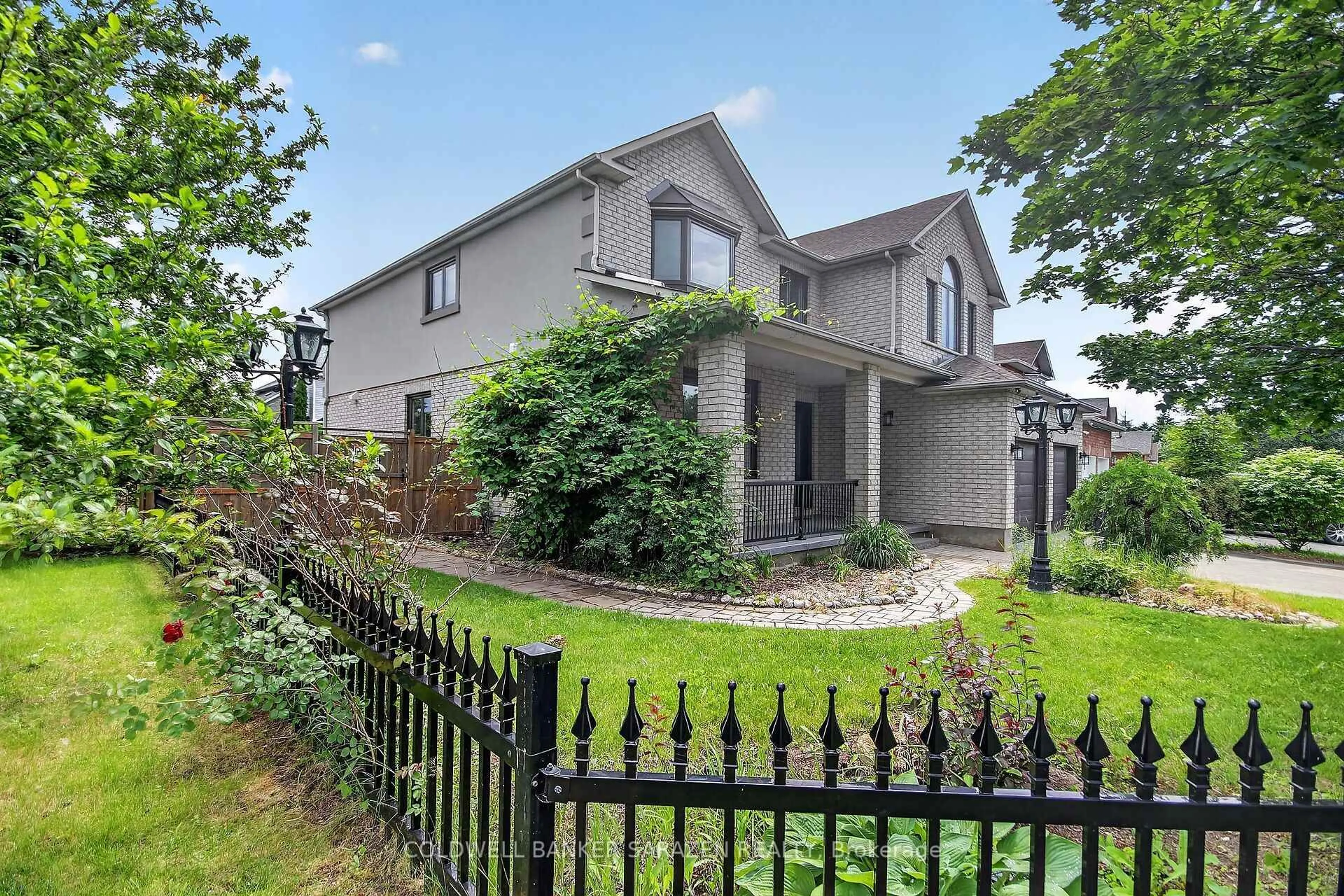 A pic from outside/outdoor area/front of a property/back of a property/a pic from drone, street for 31 Fanterra Way, Ottawa Ontario K1T 3Y7