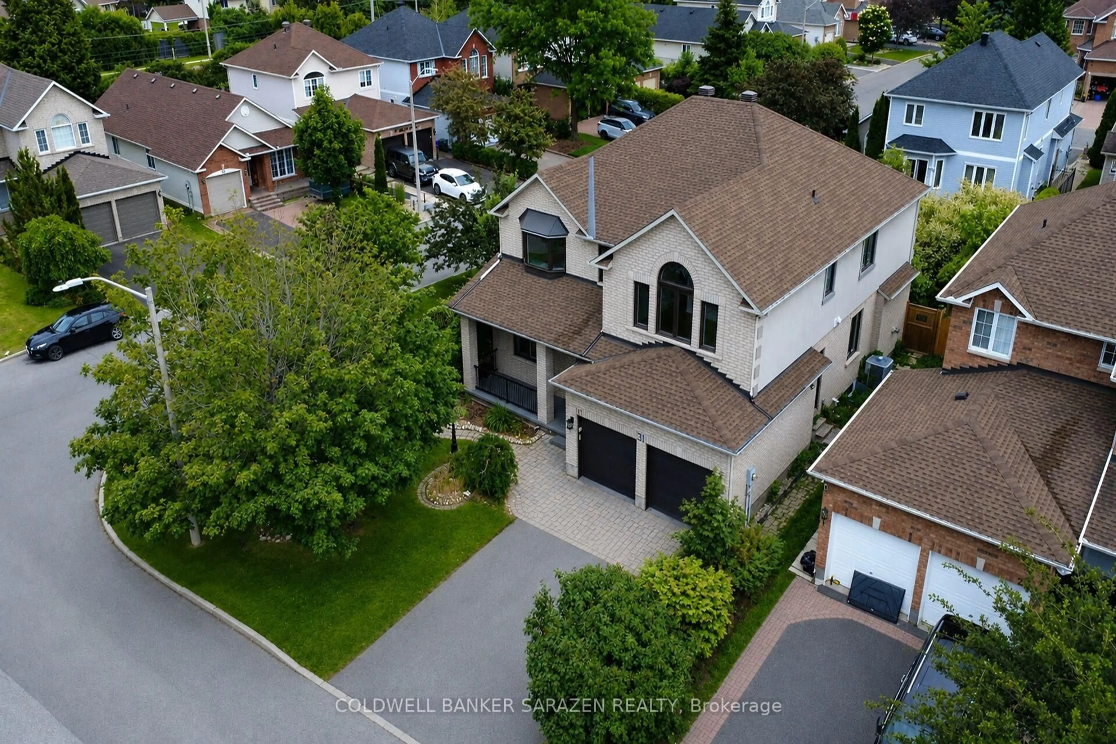A pic from outside/outdoor area/front of a property/back of a property/a pic from drone, street for 31 Fanterra Way, Ottawa Ontario K1T 3Y7