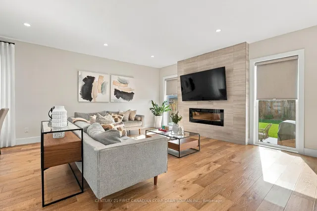 2369 Red Thorne Ave, London South 4