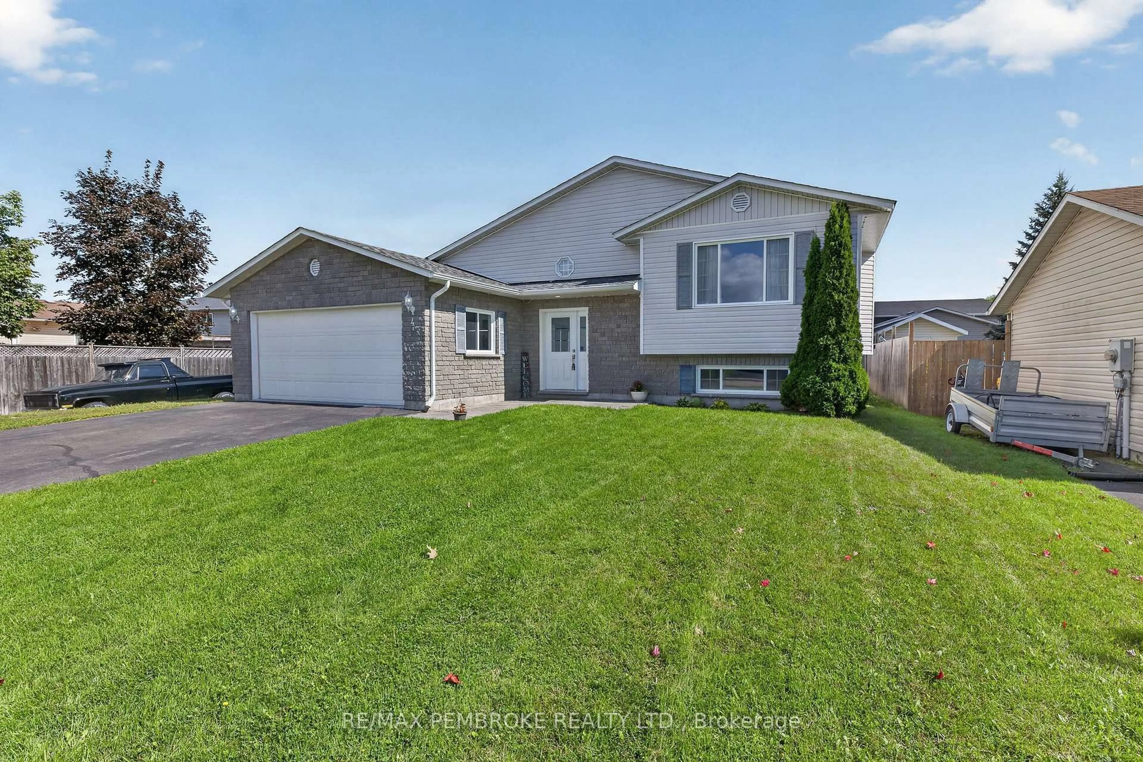 Home with vinyl exterior material, street for 4 Winfield St, Petawawa Ontario K8H 0A1