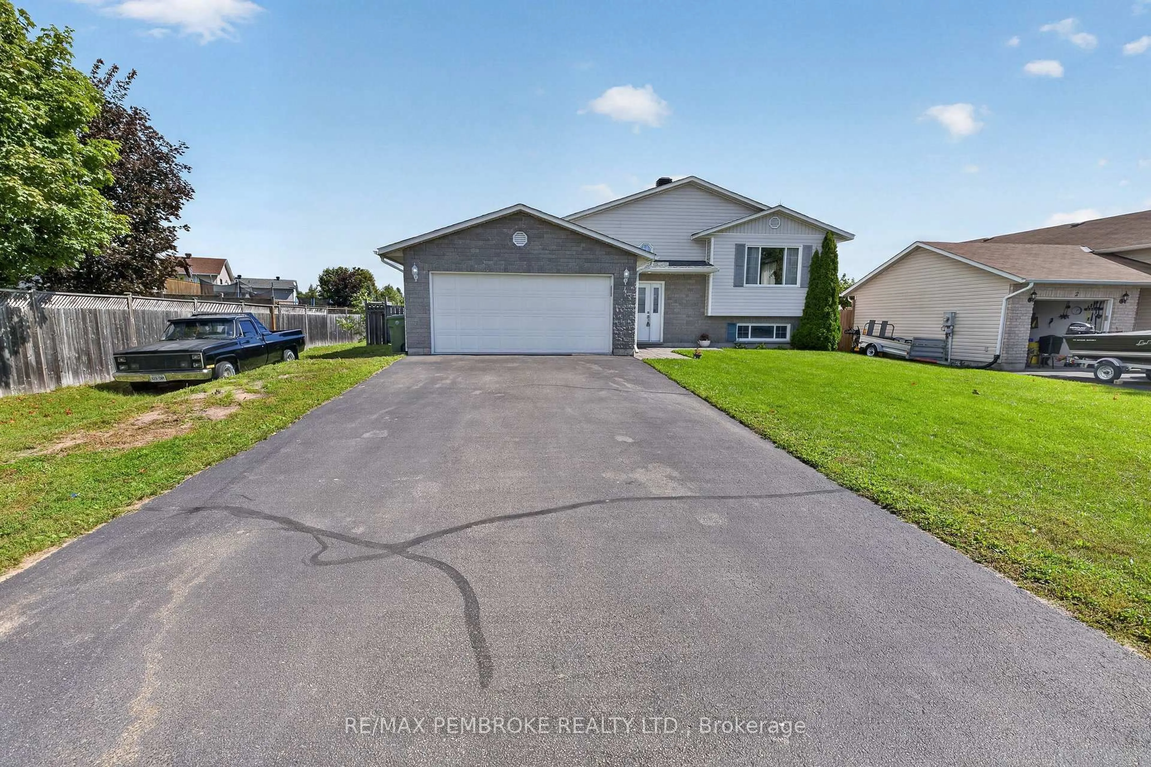 A pic from outside/outdoor area/front of a property/back of a property/a pic from drone, street for 4 Winfield St, Petawawa Ontario K8H 0A1