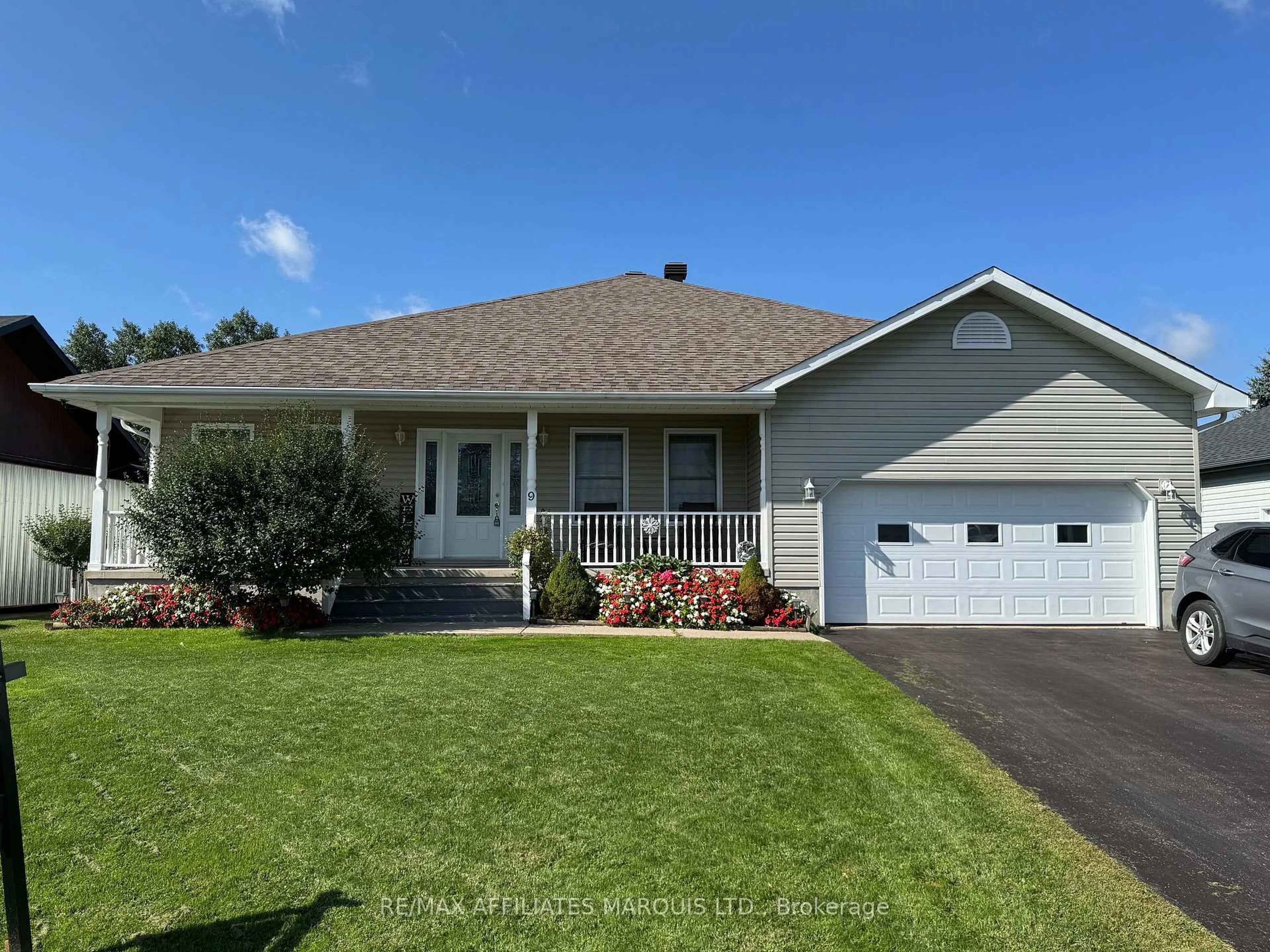 Home with vinyl exterior material, unknown for 9 Grove St, South Dundas Ontario K0E 1K0