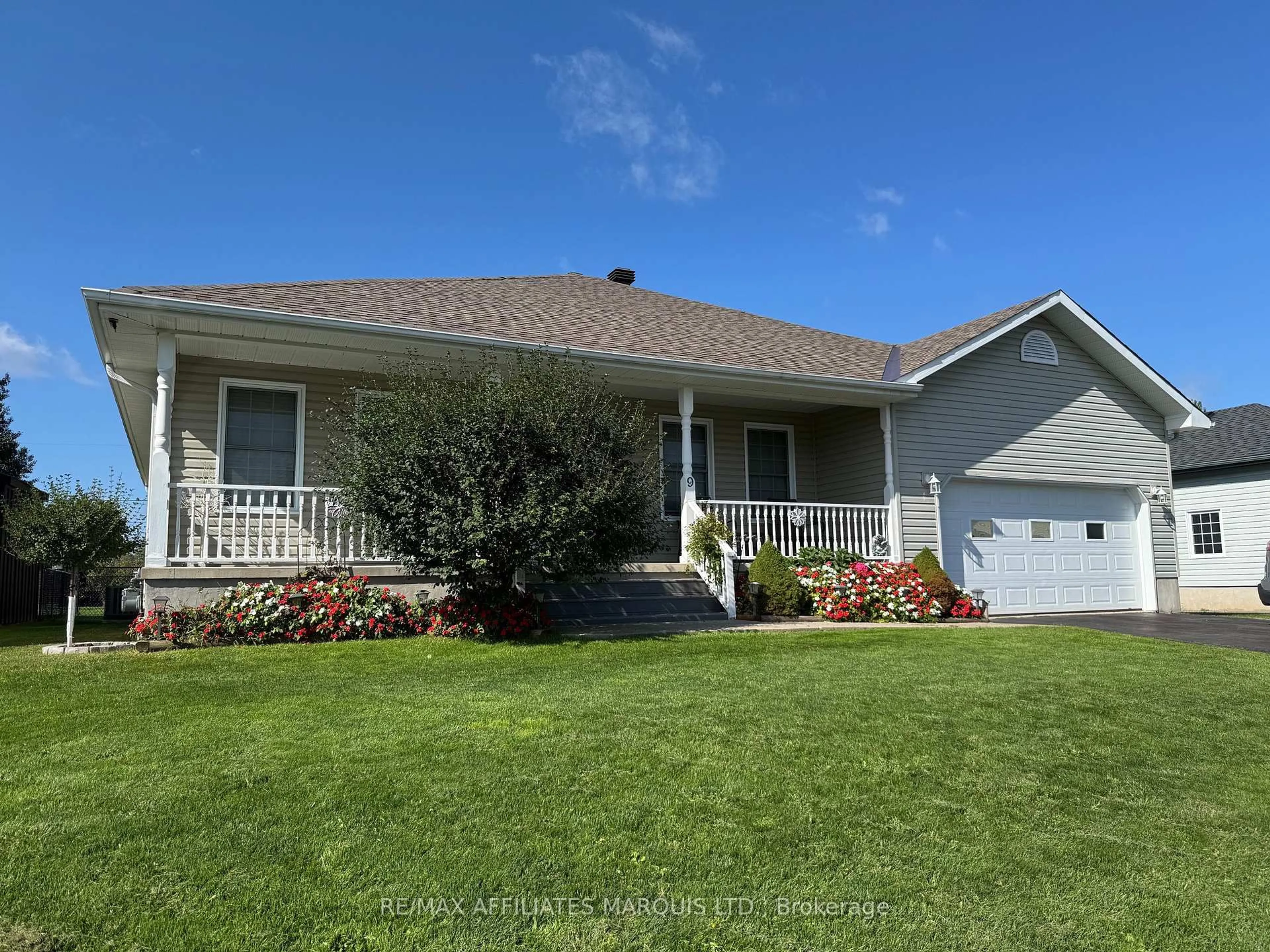 Home with vinyl exterior material, water/lake/river/ocean view for 9 Grove St, South Dundas Ontario K0E 1K0