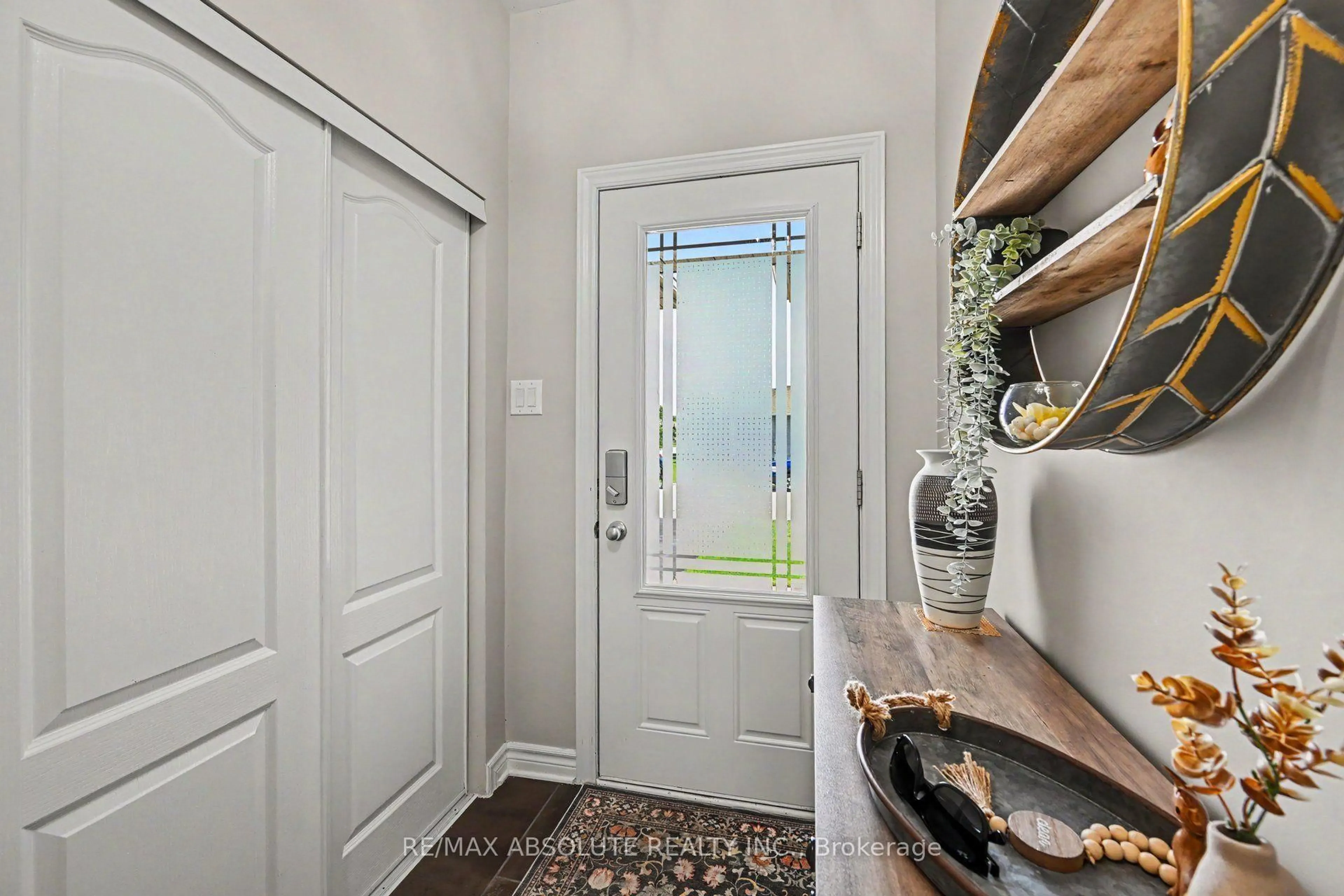 Indoor entryway for 96 Bellwood Dr, Arnprior Ontario K7S 0H7