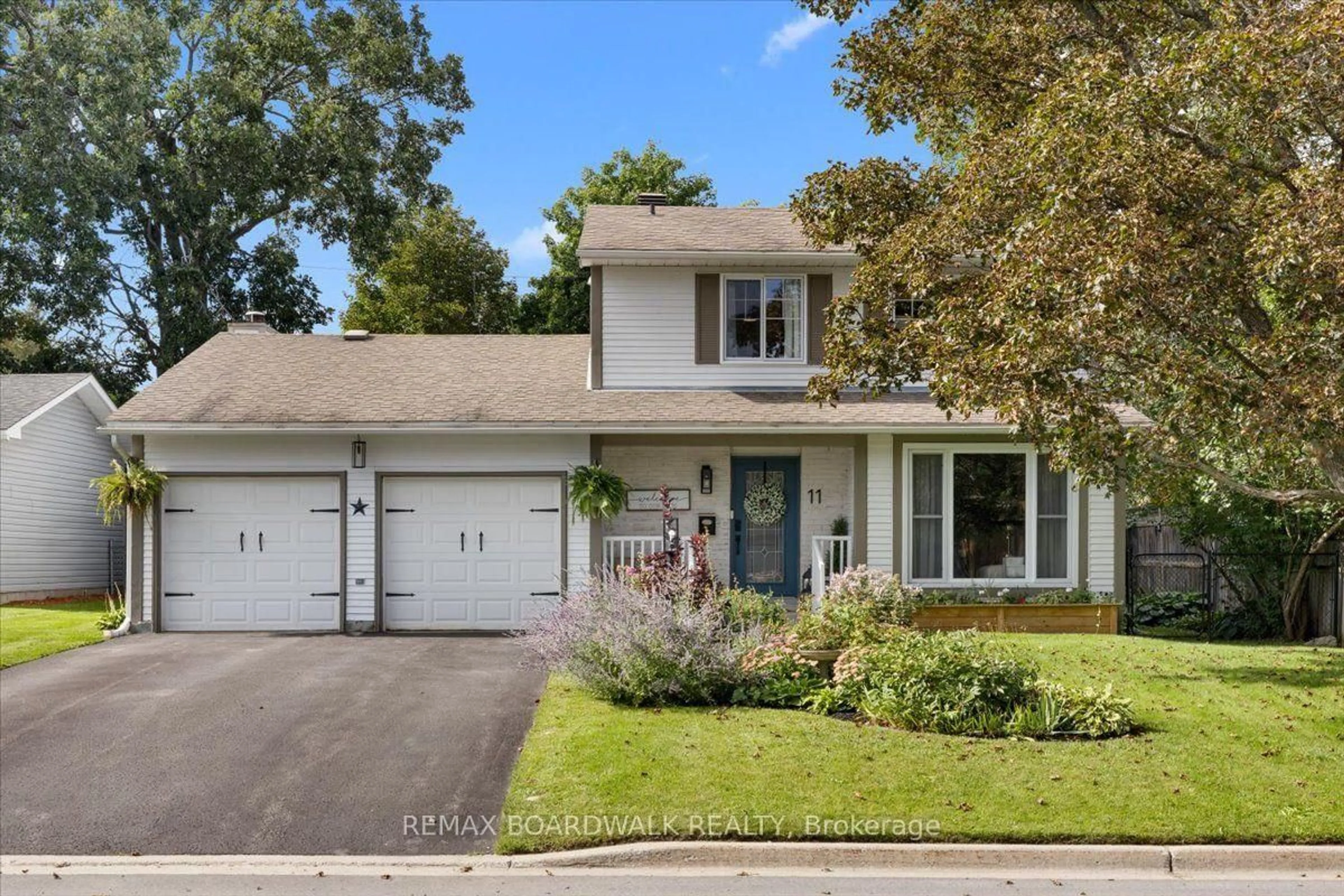 Home with vinyl exterior material, street for 11 Duncan St, Carleton Place Ontario K7C 3W4