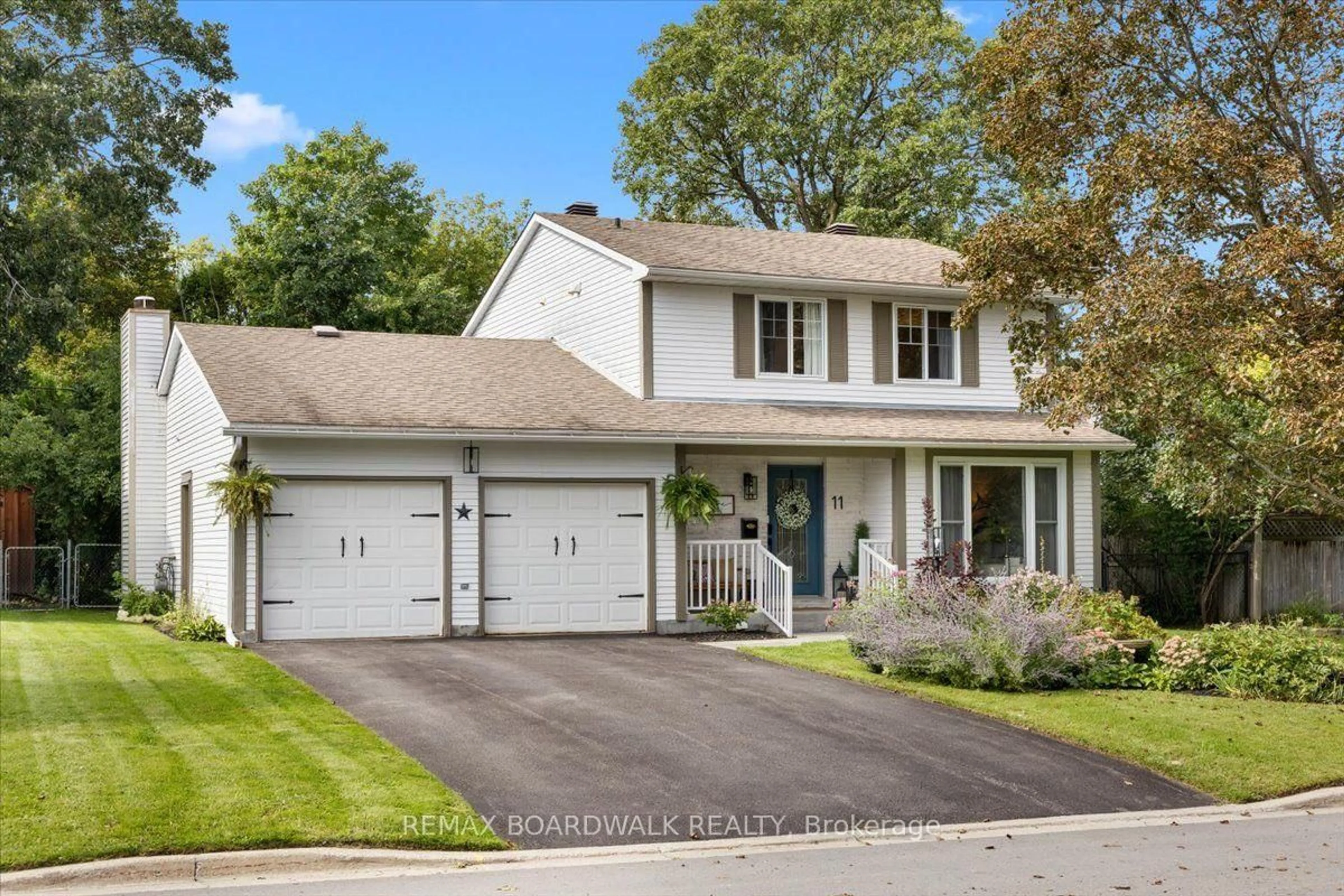 Home with vinyl exterior material, street for 11 Duncan St, Carleton Place Ontario K7C 3W4