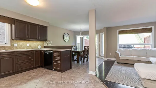 994 Mapleridge St, London North 5