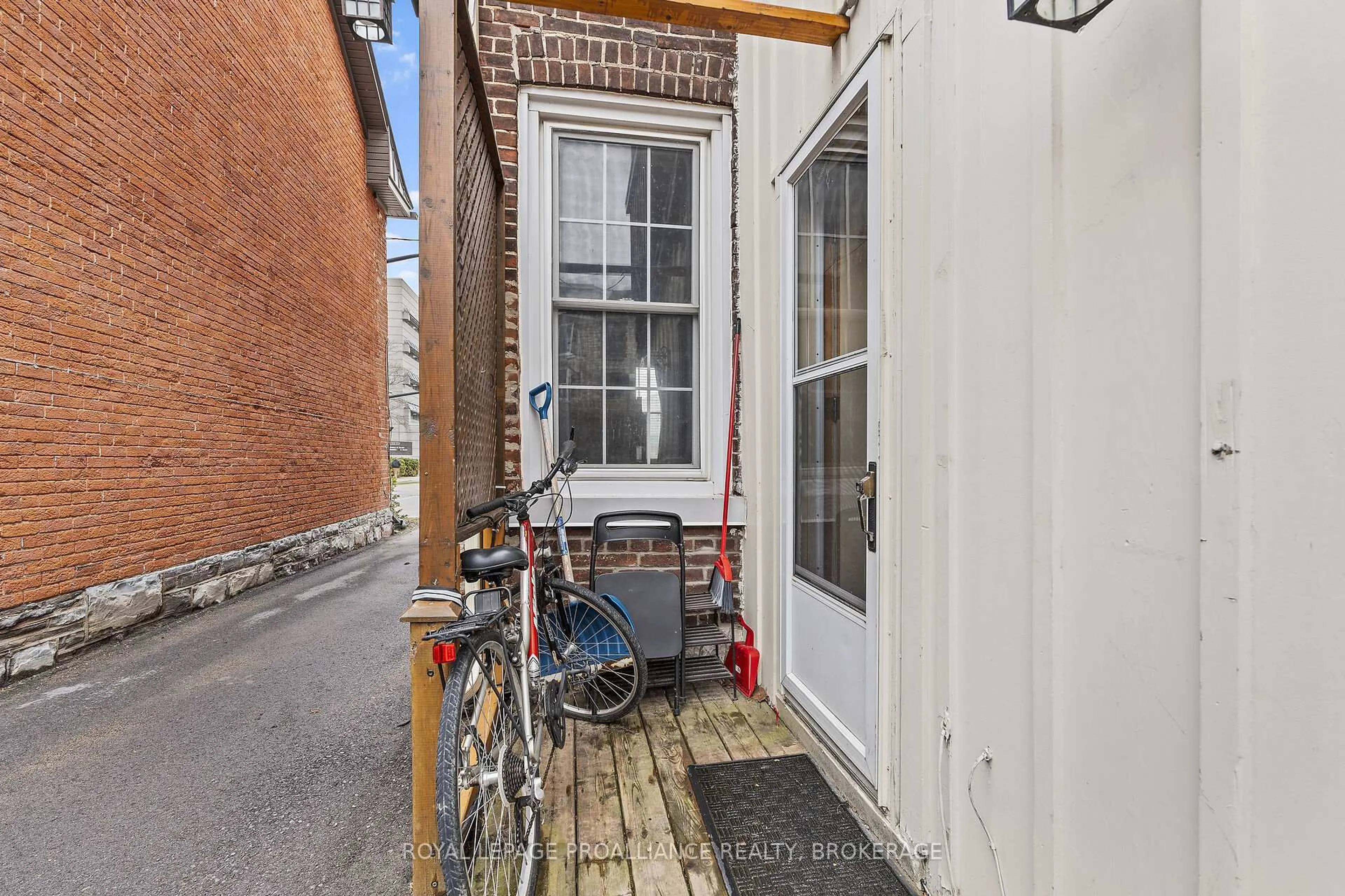 Balcony in the apartment, street for 274 Wellington St, Kingston Ontario K7K 2Z1