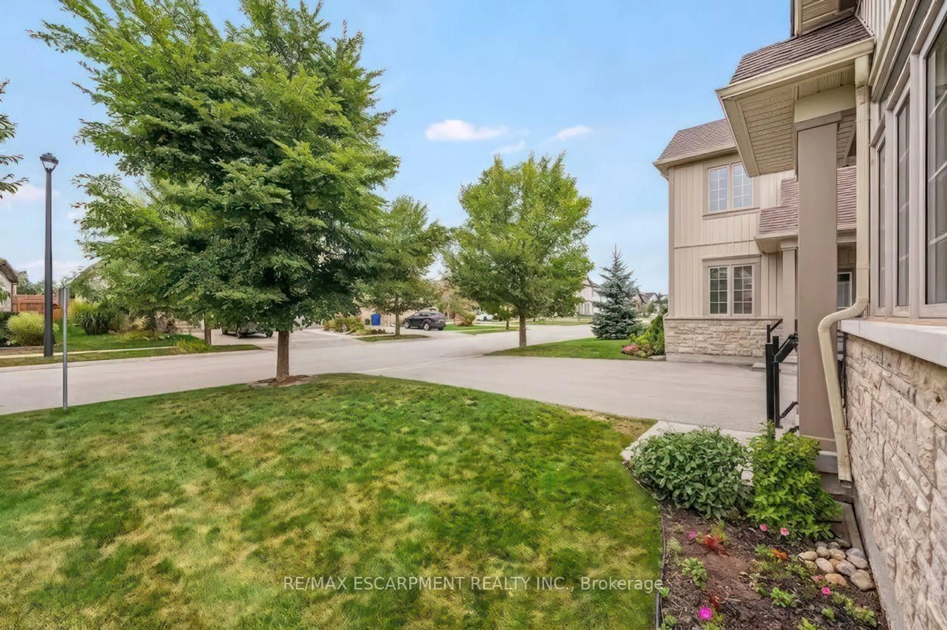 A pic from outside/outdoor area/front of a property/back of a property/a pic from drone, street for 37 Middleton Ave, Centre Wellington Ontario N1M 0G4