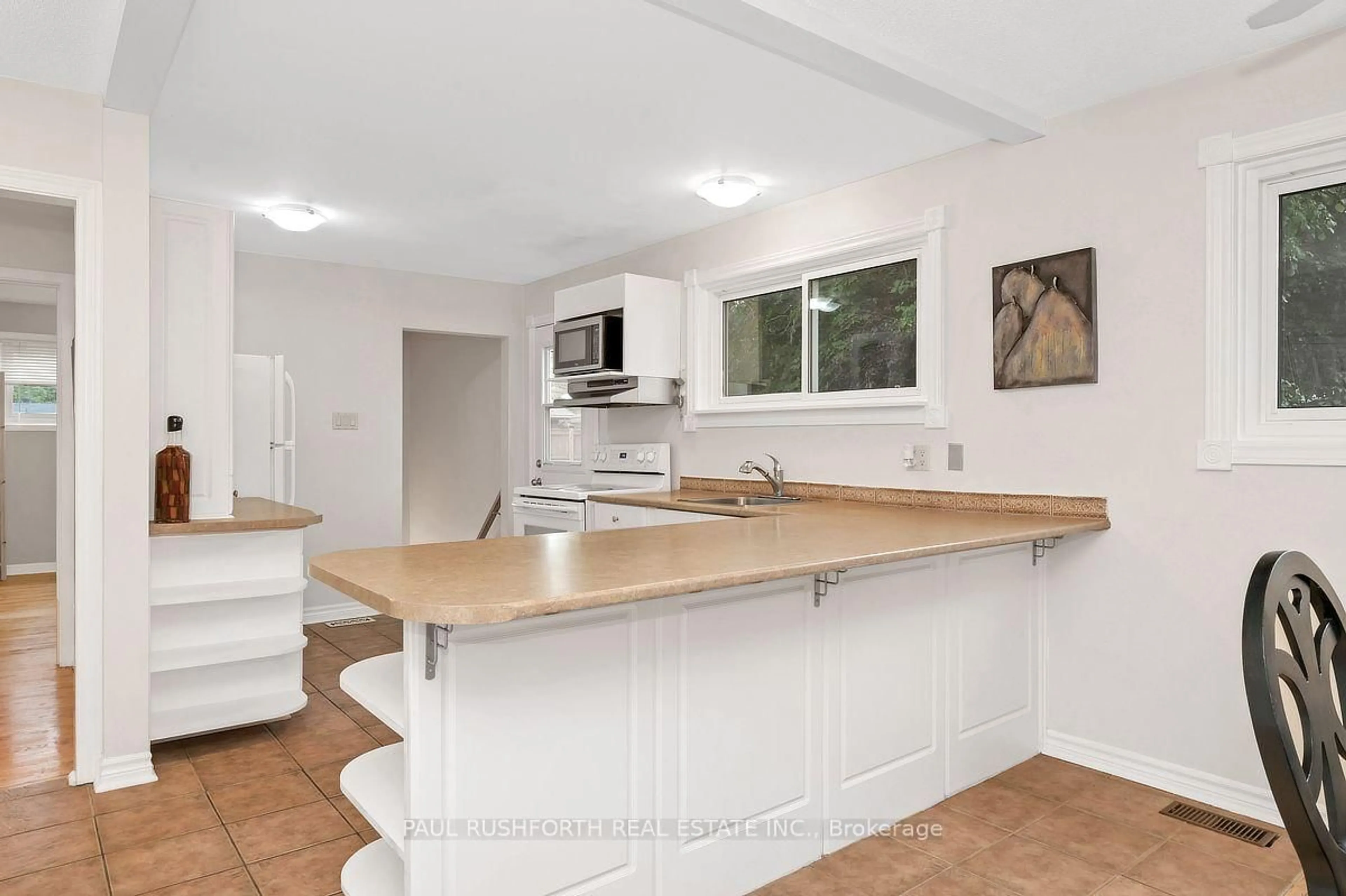 Standard kitchen, ceramic/tile floor for 62 Ashburn Dr, Ottawa Ontario K2E 6N3