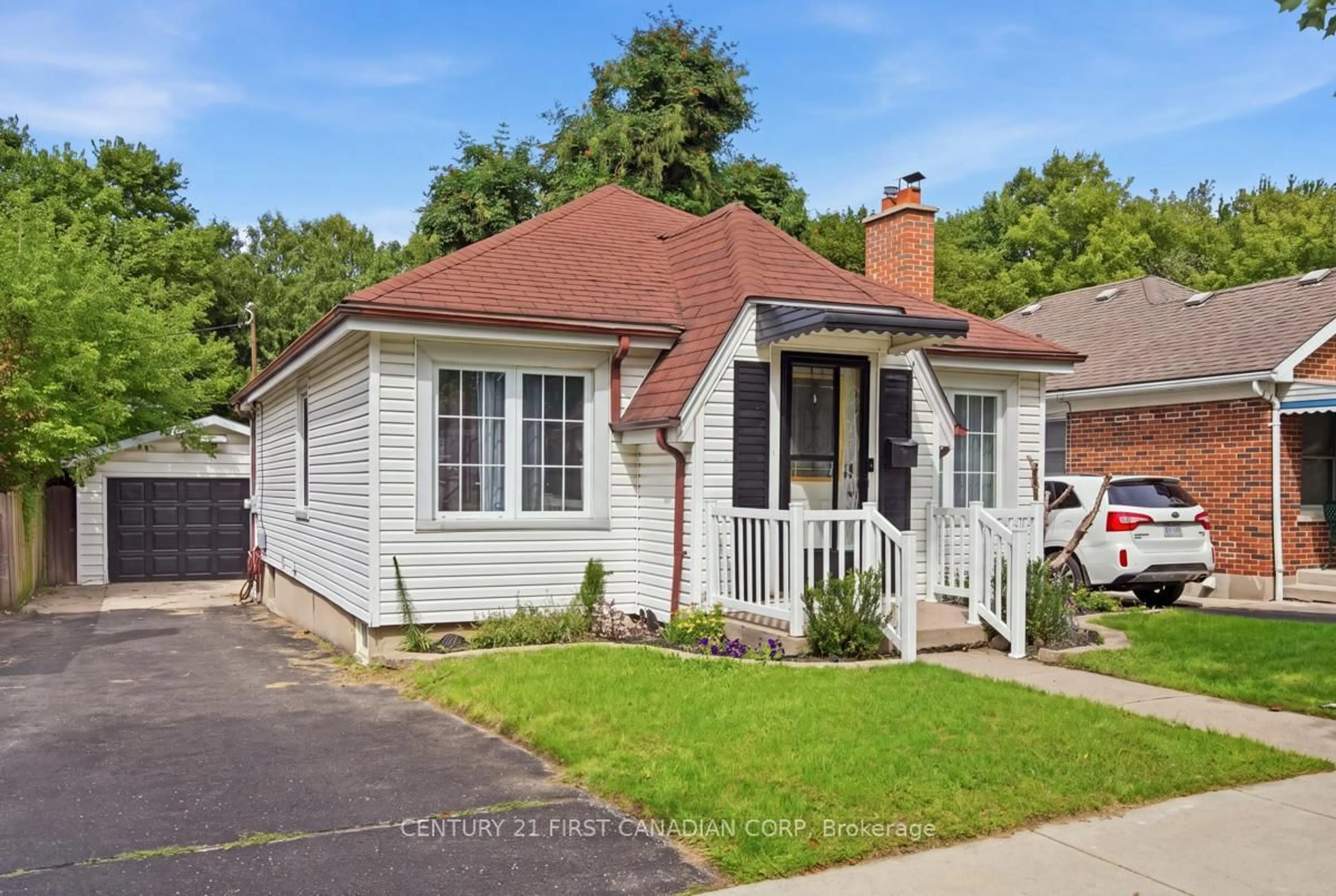 Home with vinyl exterior material, street for 1324 Langmuir Ave, London East Ontario N5W 2G6