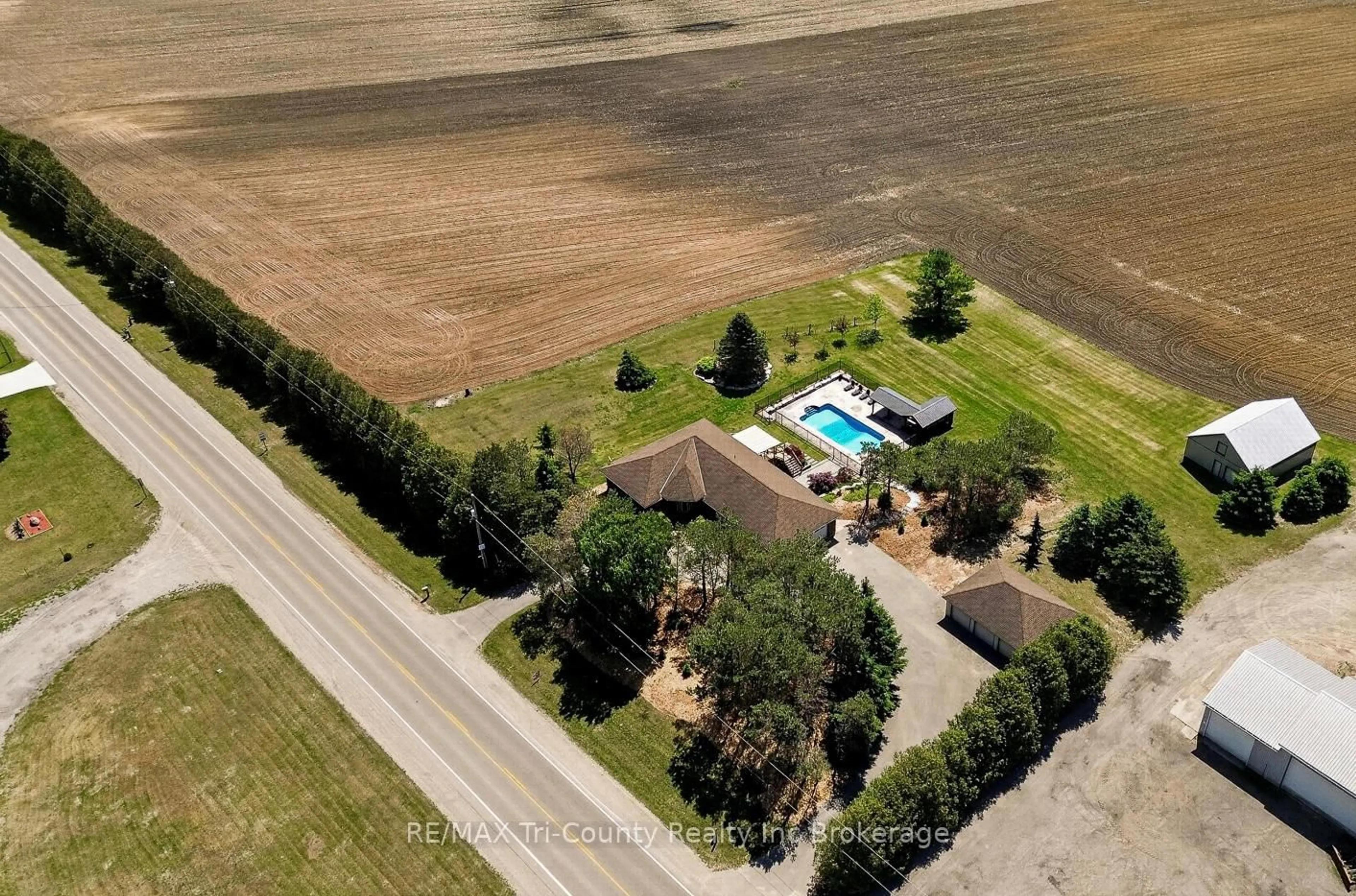 A pic from outside/outdoor area/front of a property/back of a property/a pic from drone, unknown for 57009 Heritage Line, Bayham Ontario N0J 1Y0