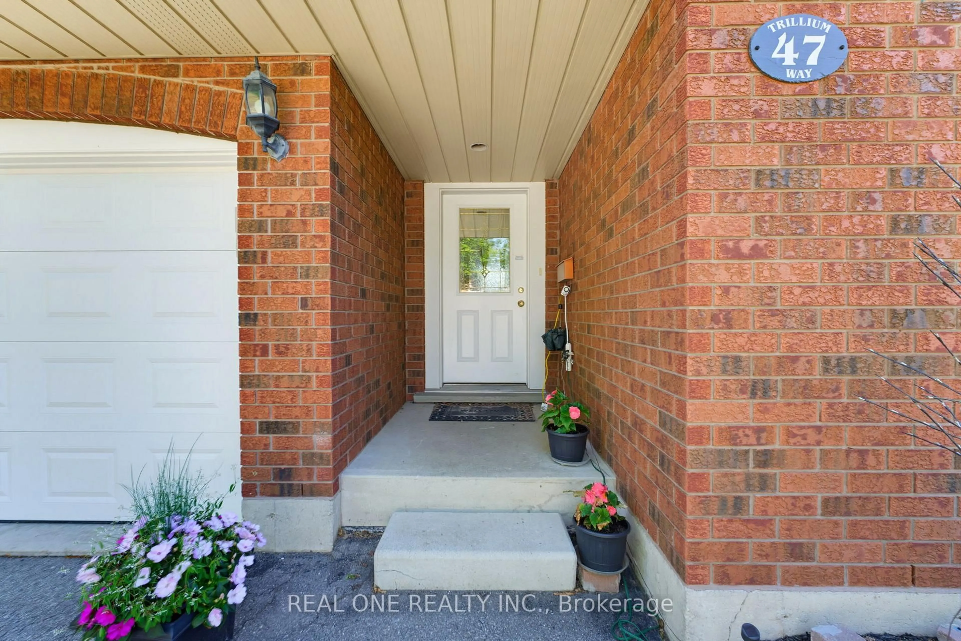 Indoor entryway for 47 Trillium Way, Brantford Ontario N3R 7T8