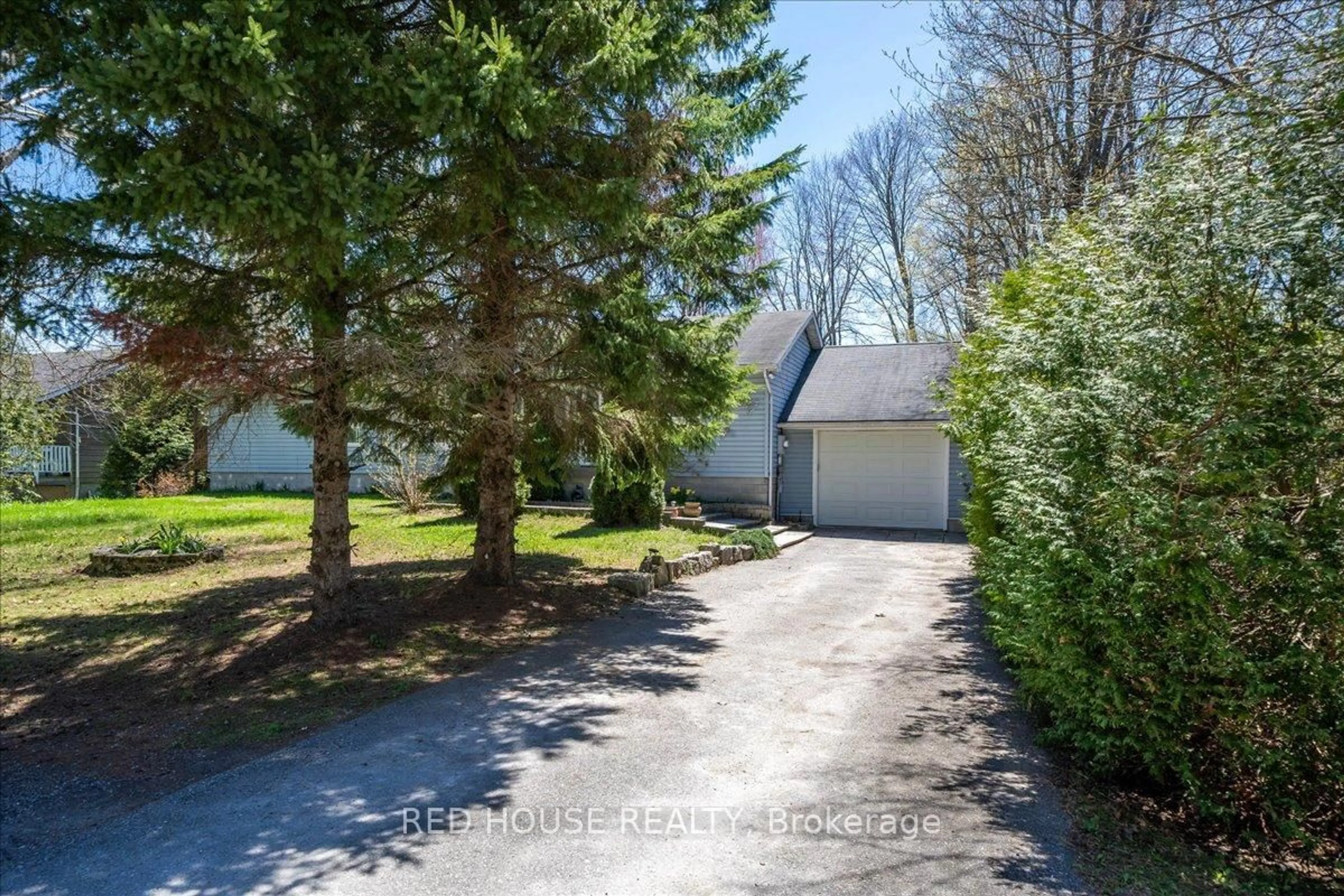 A pic from outside/outdoor area/front of a property/back of a property/a pic from drone, street for 32 Mcleish Dr, Kawartha Lakes Ontario L0K 1W0
