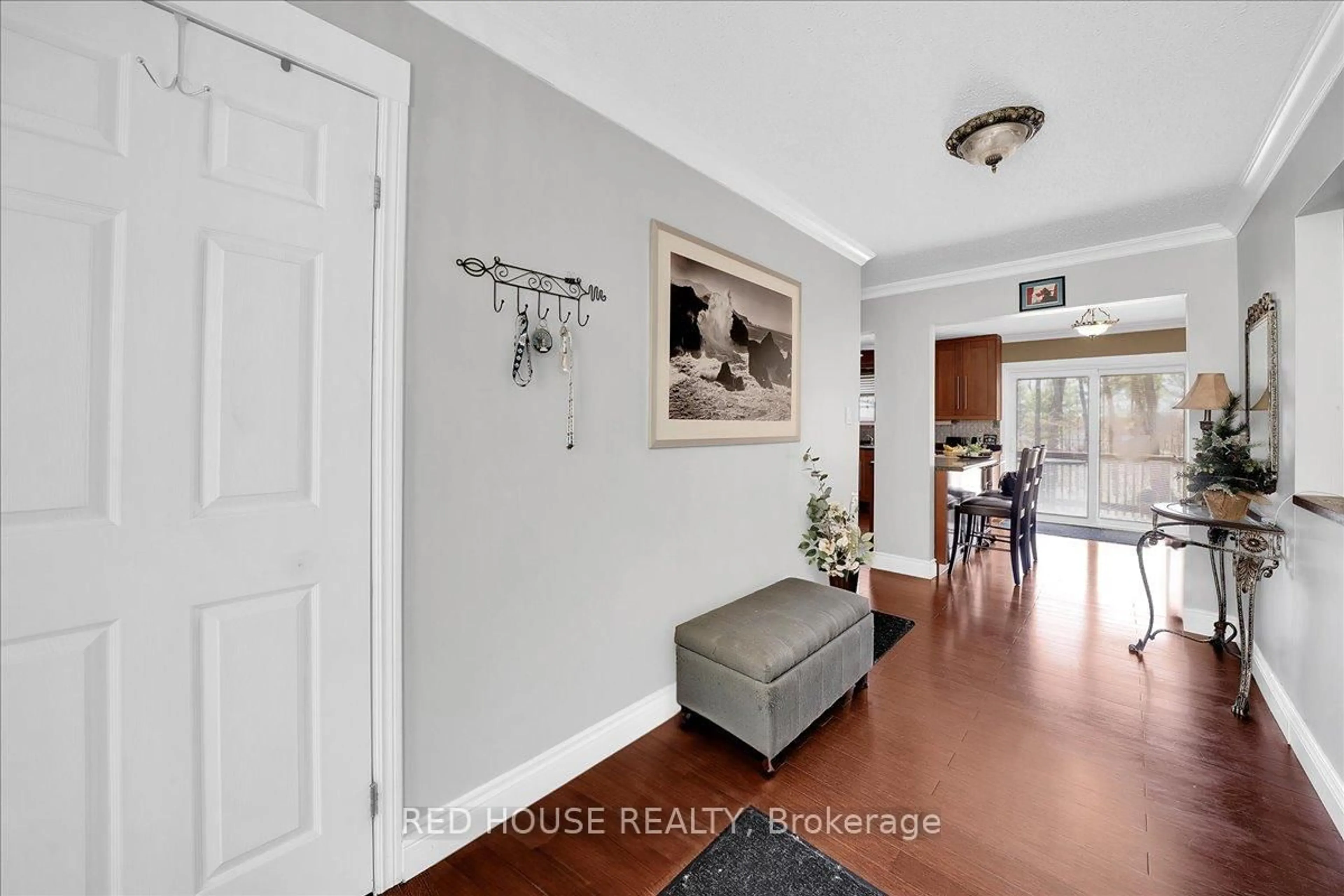 Indoor entryway for 32 Mcleish Dr, Kawartha Lakes Ontario L0K 1W0