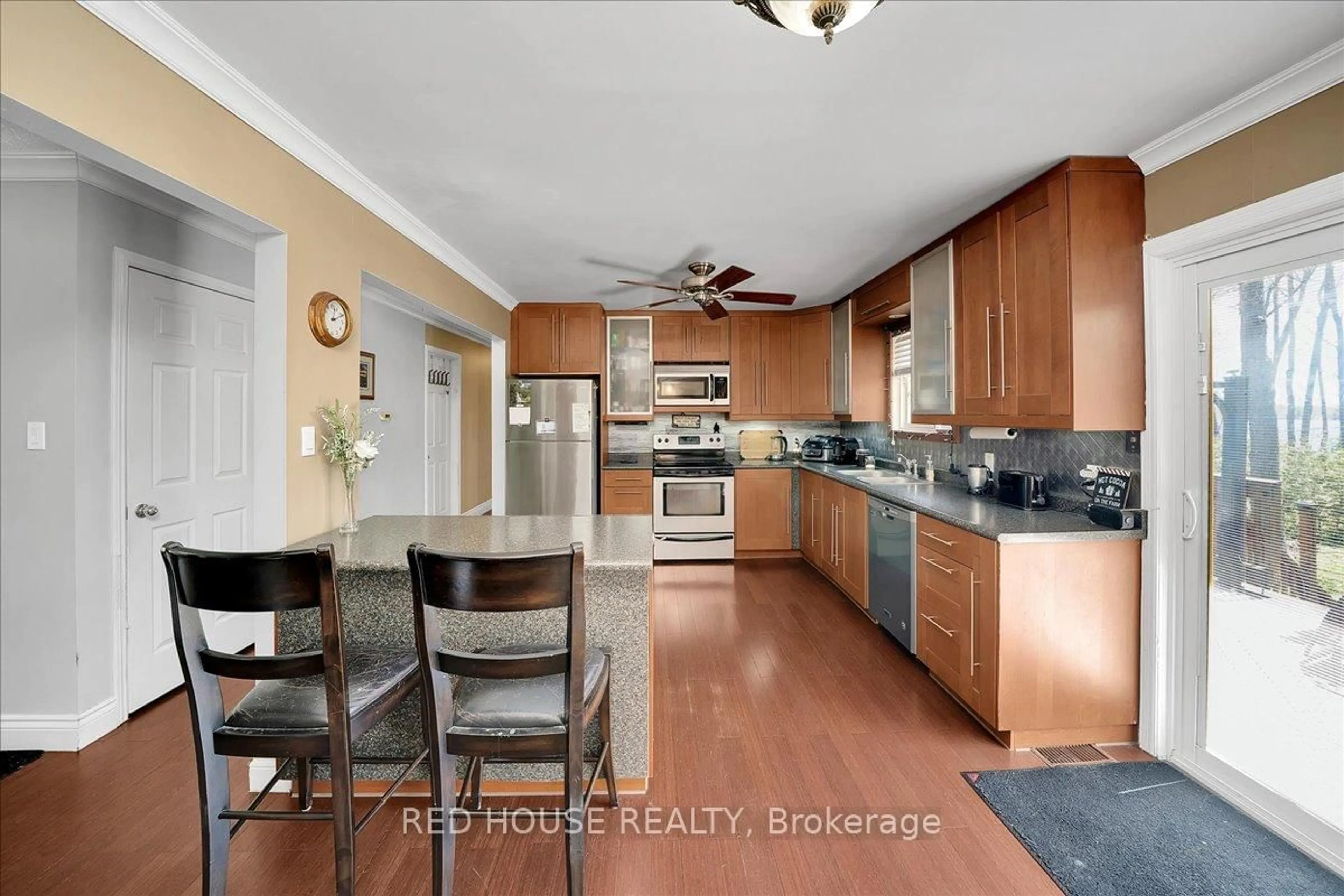 Open concept kitchen, unknown for 32 Mcleish Dr, Kawartha Lakes Ontario L0K 1W0