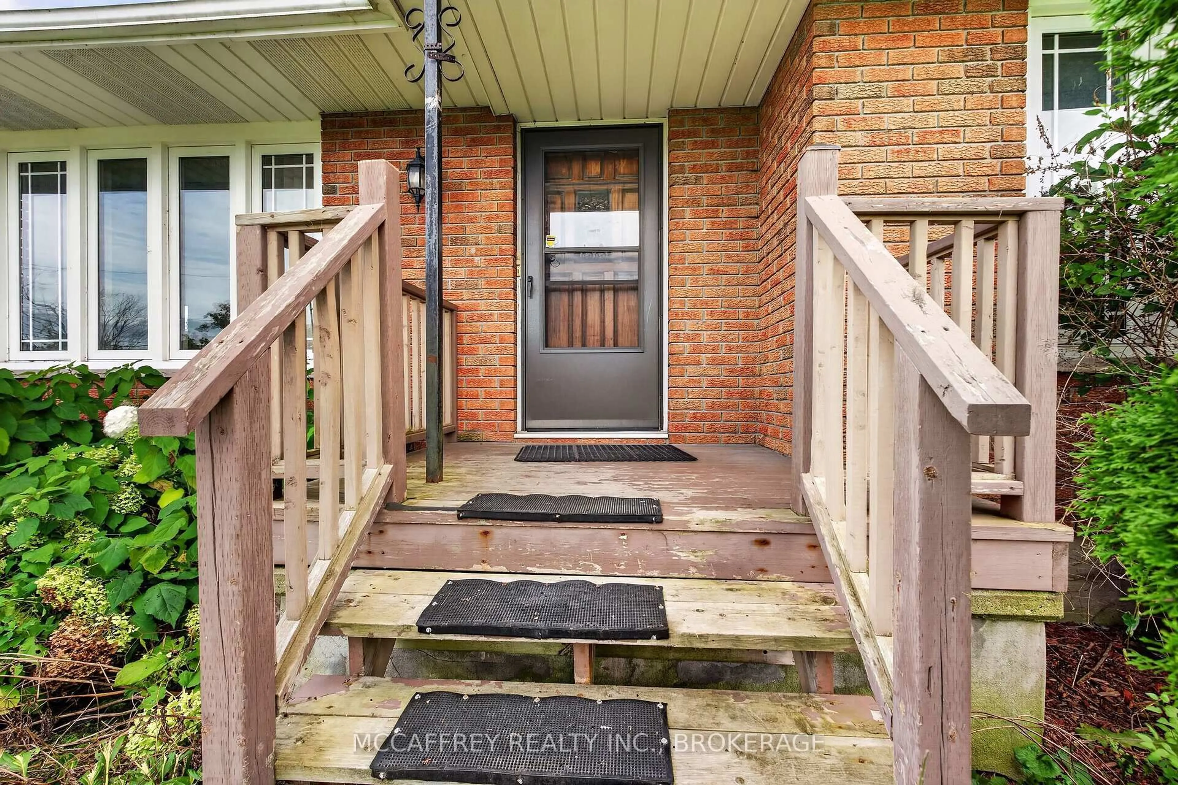 Indoor entryway for 2572 County Rd 1, Plantagenet Ontario K7R 3L2