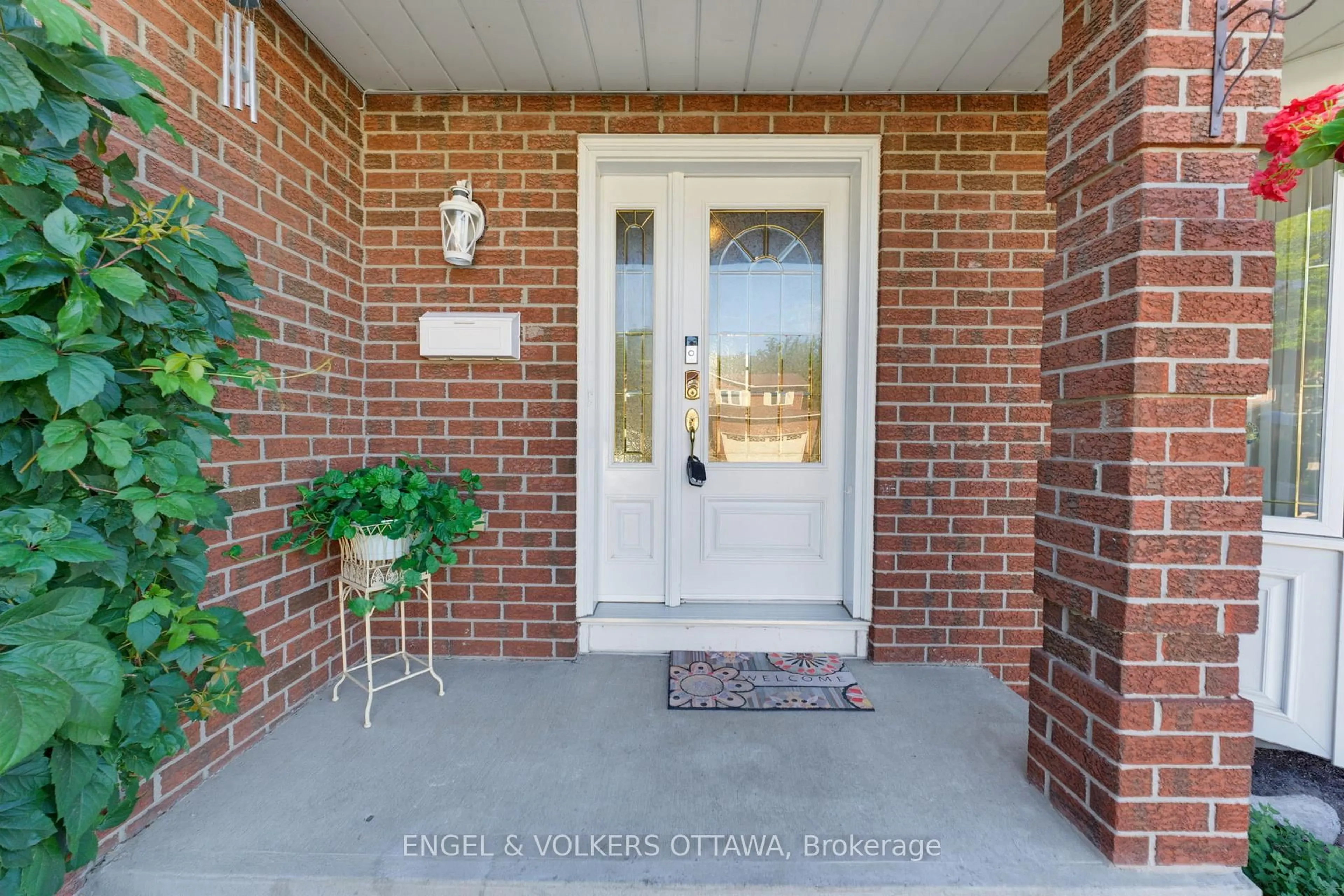 Unknown for 736 Hauteview Cres, Ottawa Ontario K4A 2B8