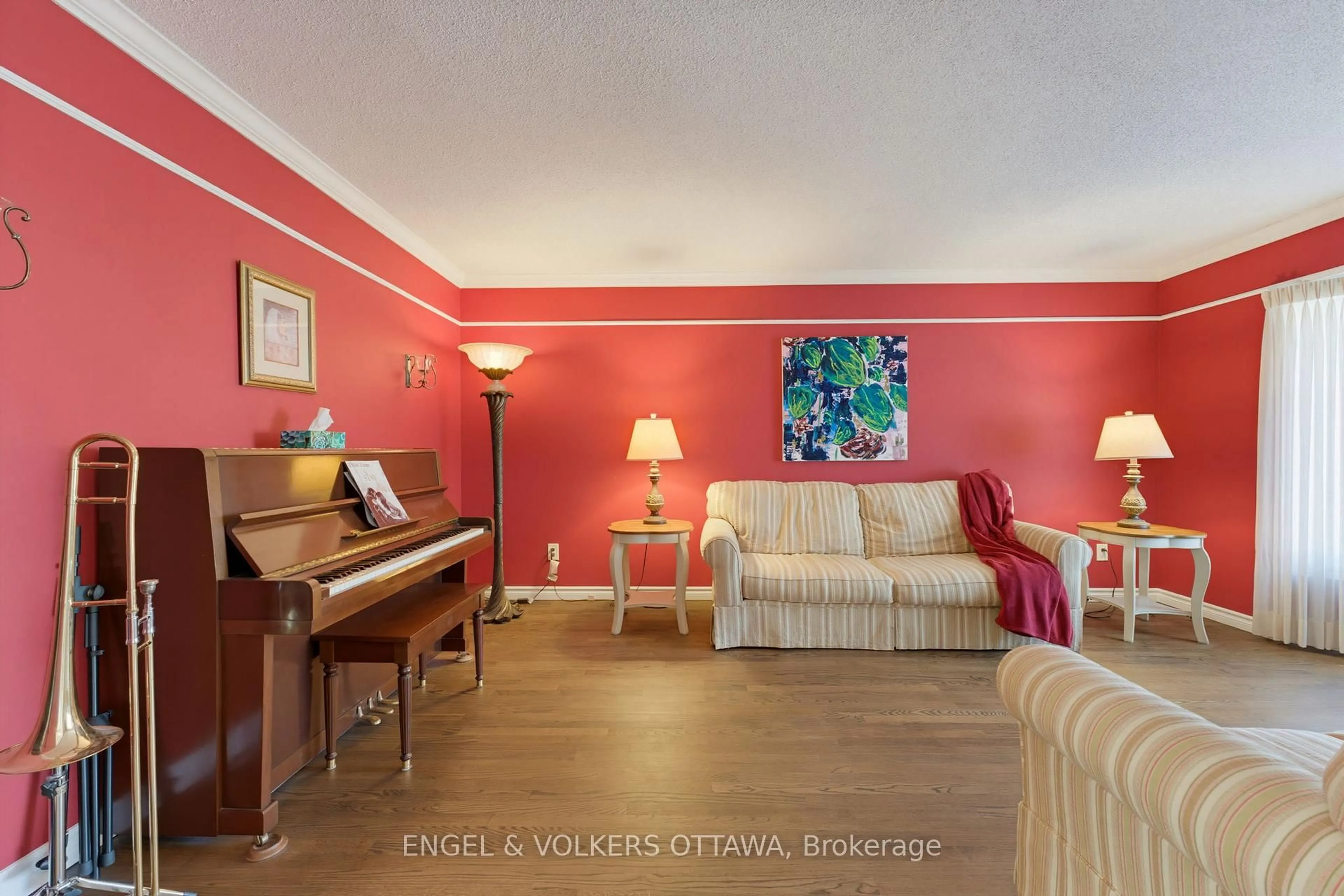 Living room with furniture, wood/laminate floor for 736 Hauteview Cres, Ottawa Ontario K4A 2B8