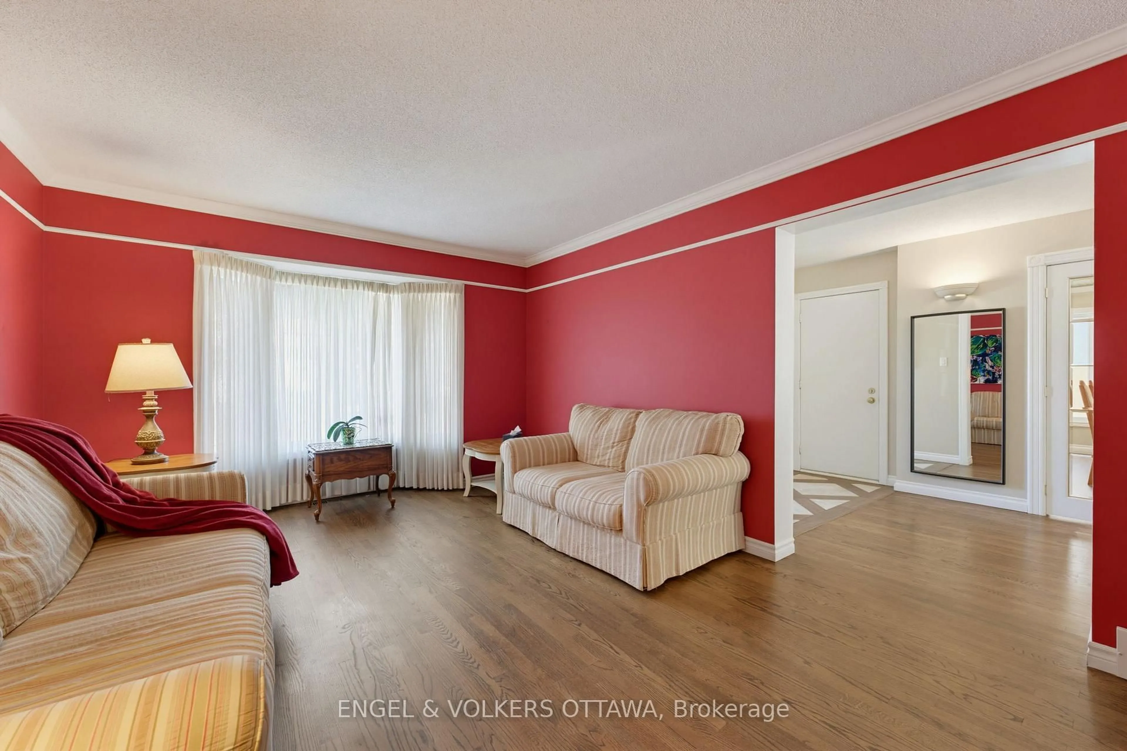 Living room with furniture, unknown for 736 Hauteview Cres, Ottawa Ontario K4A 2B8
