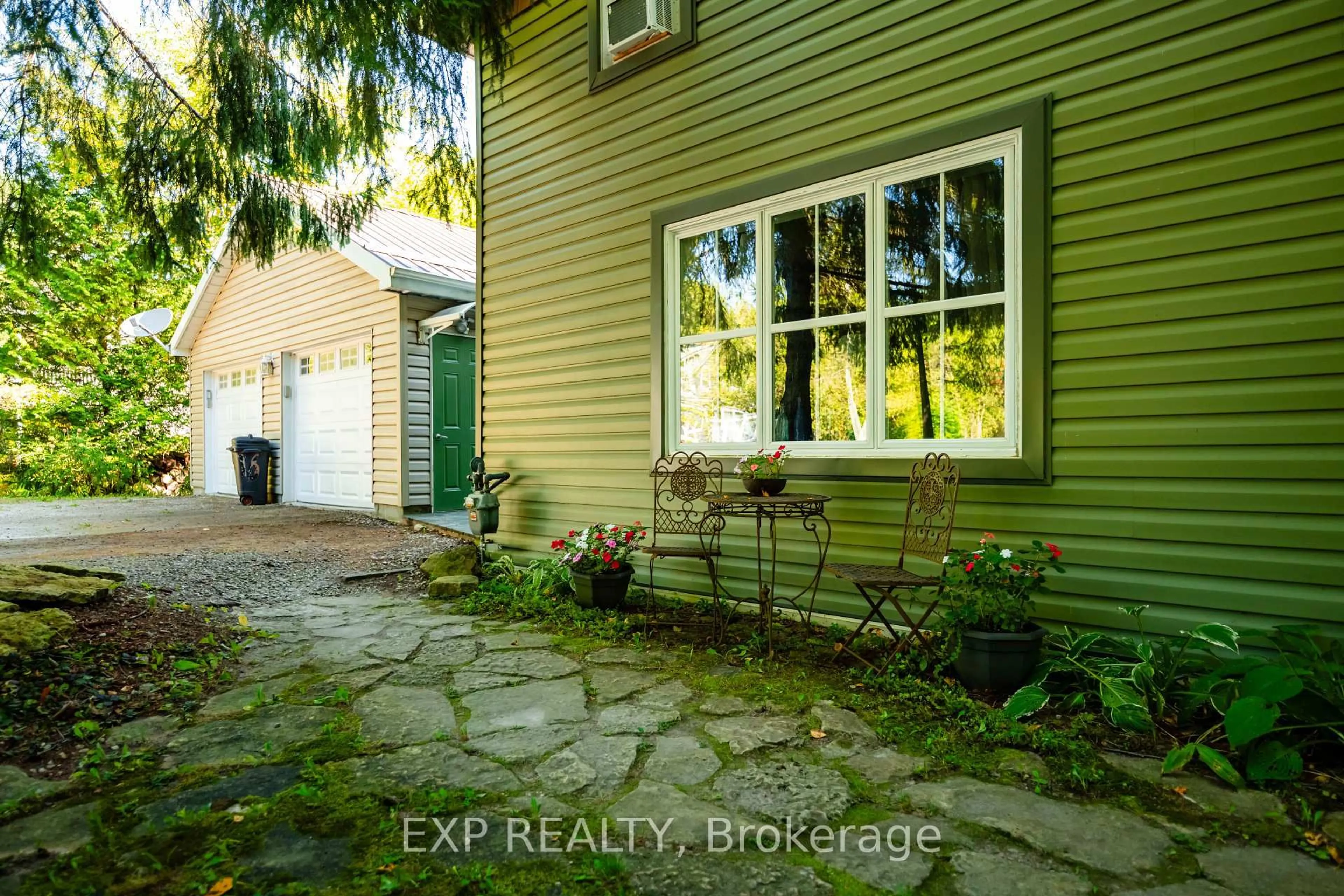 A pic from outside/outdoor area/front of a property/back of a property/a pic from drone, street for 16 Mill St, Amaranth Ontario L9W 3Z3