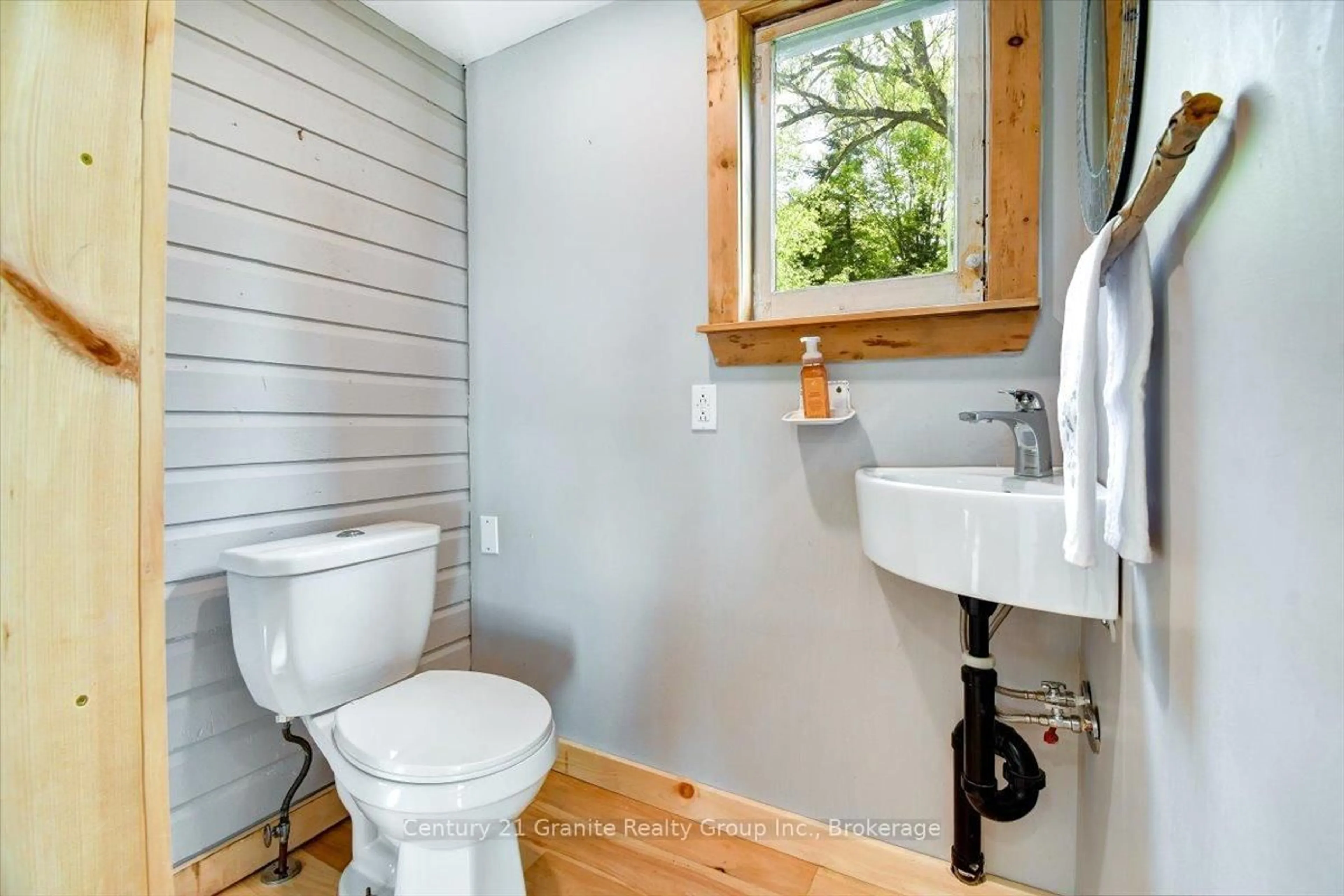 Standard bathroom, ceramic/tile floor for 33740 Hwy 62 Highway, Maynooth Ontario K0L 2S0