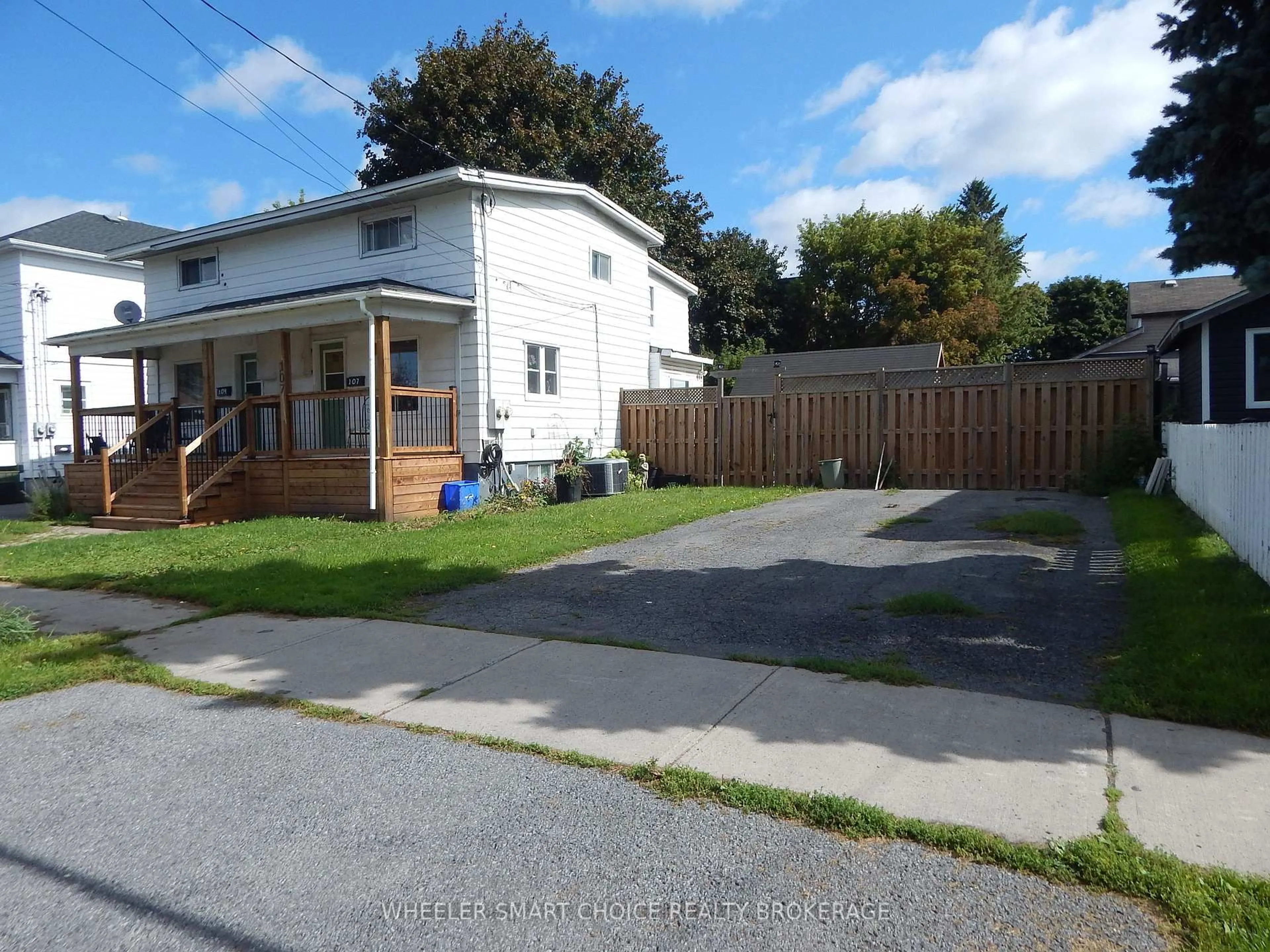 A pic from outside/outdoor area/front of a property/back of a property/a pic from drone, street for 107-109 Cumberland St, Cornwall Ontario K6J 4H4