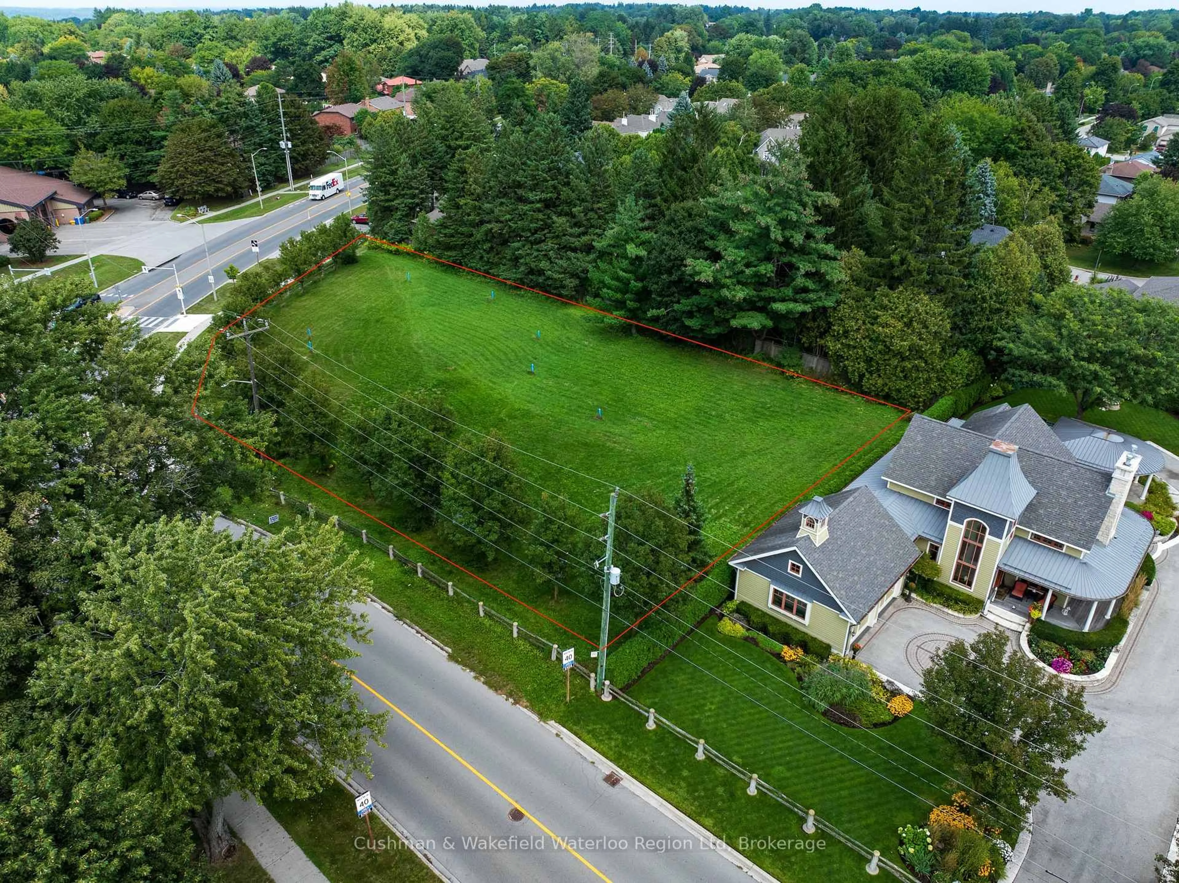 A pic from outside/outdoor area/front of a property/back of a property/a pic from drone, street for 281 Hamilton Dr, Hamilton Ontario L9G 2A9