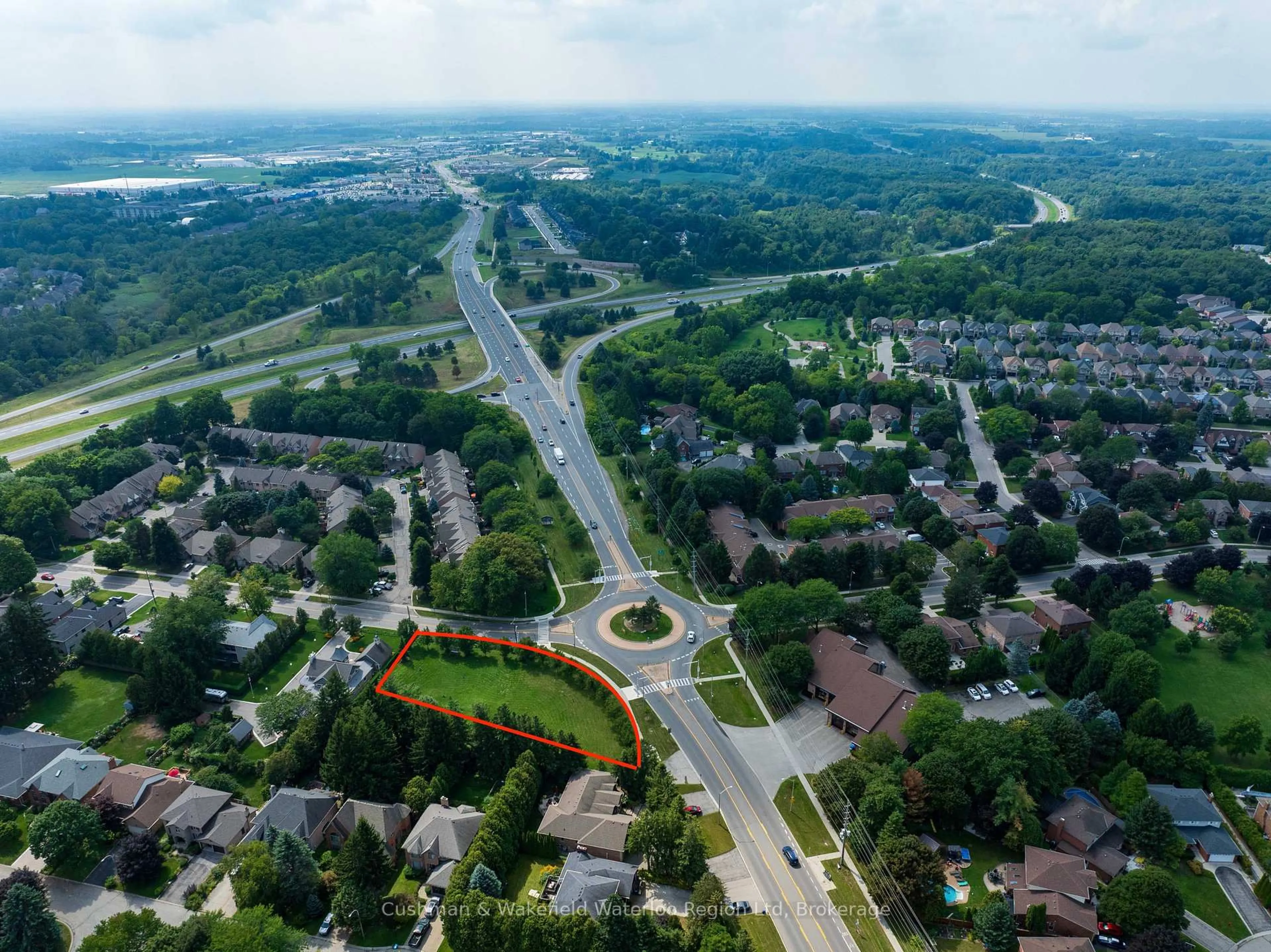 A pic from outside/outdoor area/front of a property/back of a property/a pic from drone, street for 281 Hamilton Dr, Hamilton Ontario L9G 2A9