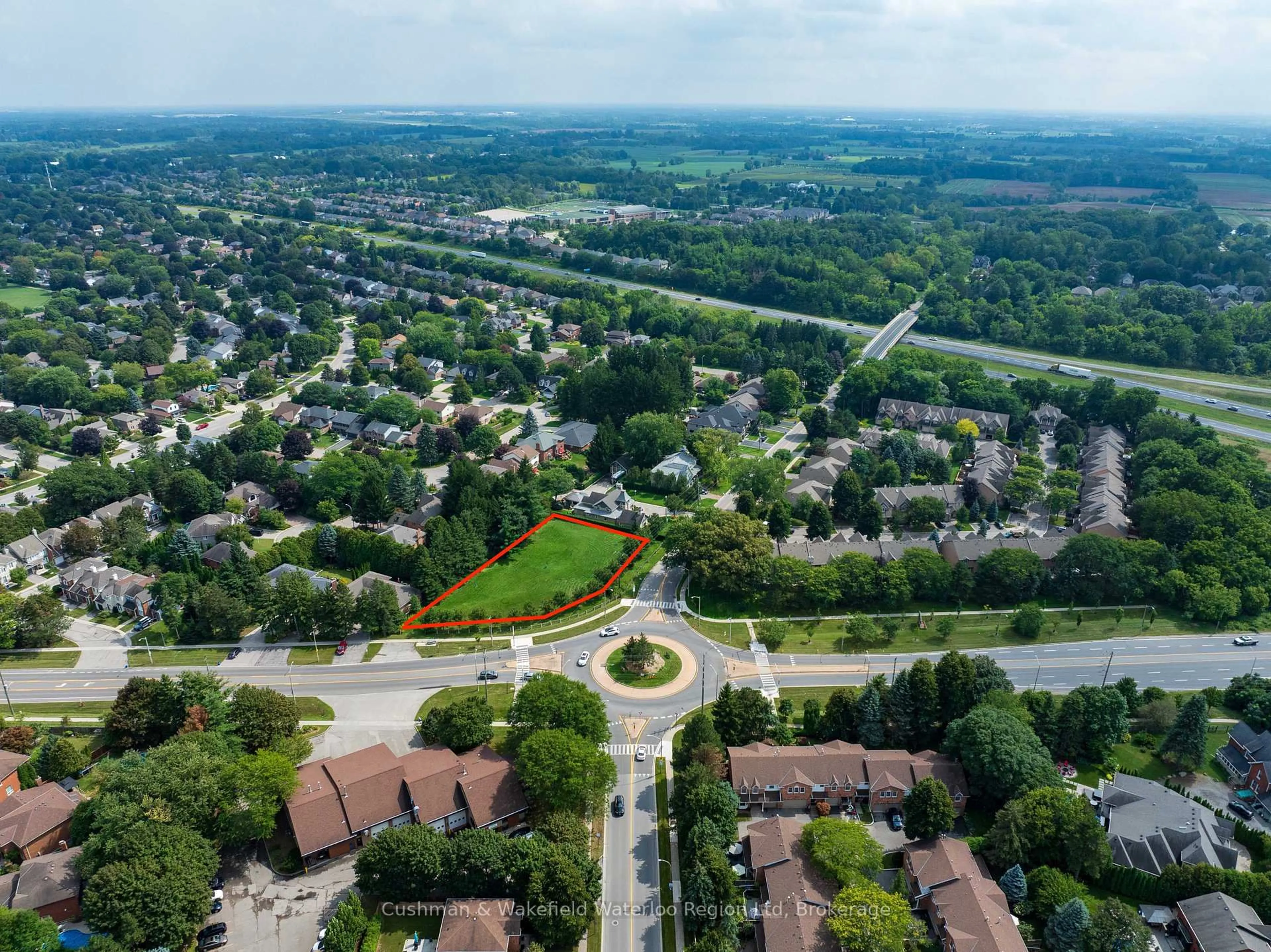 A pic from outside/outdoor area/front of a property/back of a property/a pic from drone, mountain view for 281 Hamilton Dr, Hamilton Ontario L9G 2A9