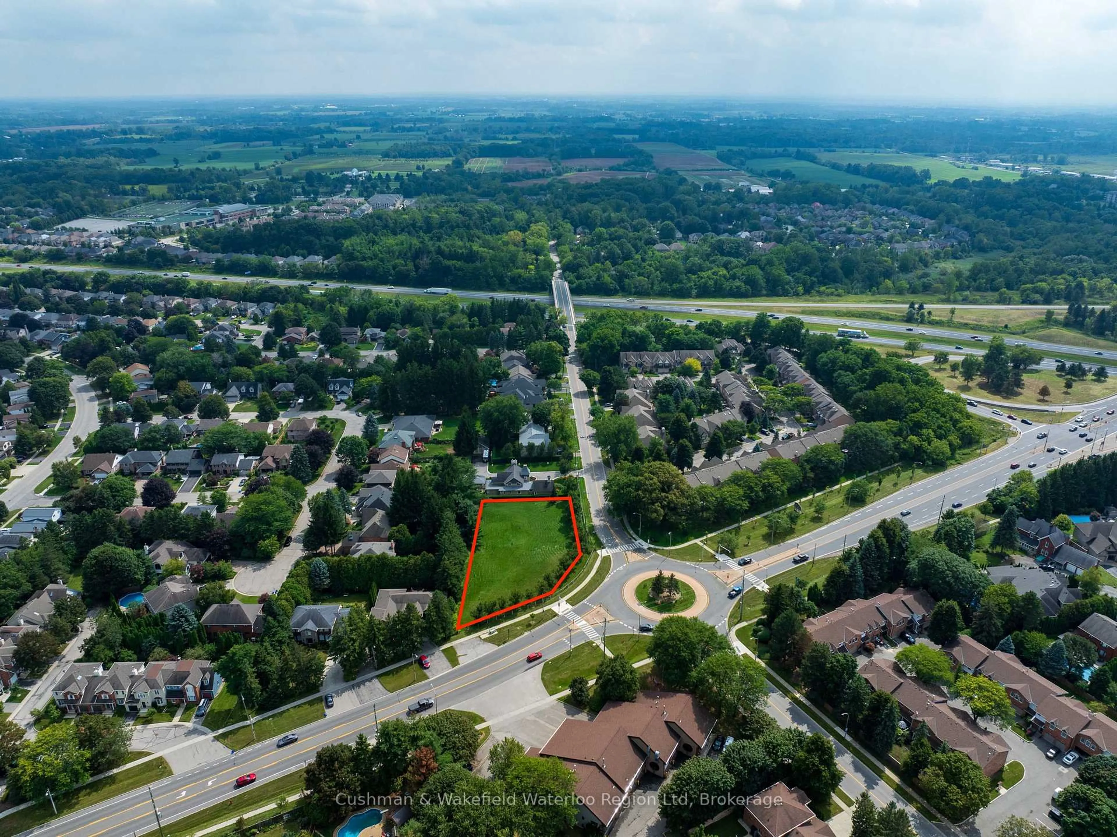 A pic from outside/outdoor area/front of a property/back of a property/a pic from drone, street for 281 Hamilton Dr, Hamilton Ontario L9G 2A9