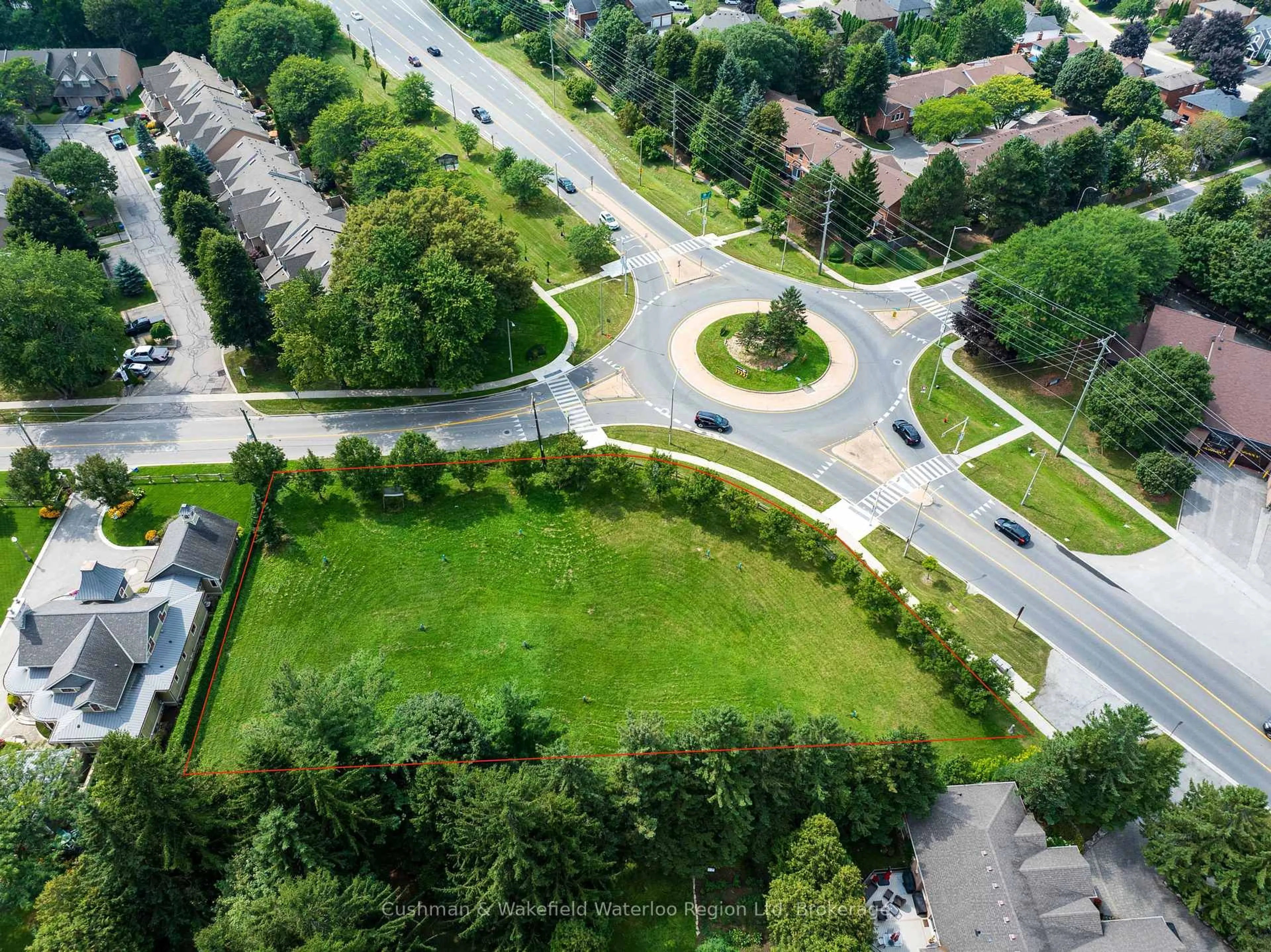 A pic from outside/outdoor area/front of a property/back of a property/a pic from drone, street for 281 Hamilton Dr, Hamilton Ontario L9G 2A9