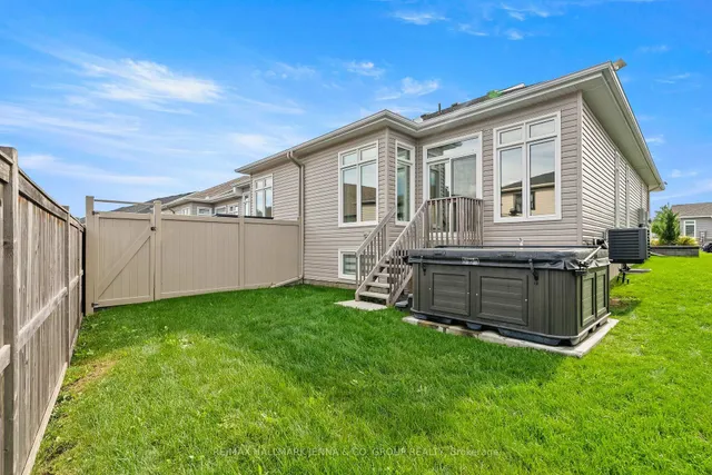 56 Kayenta St, Ottawa 4