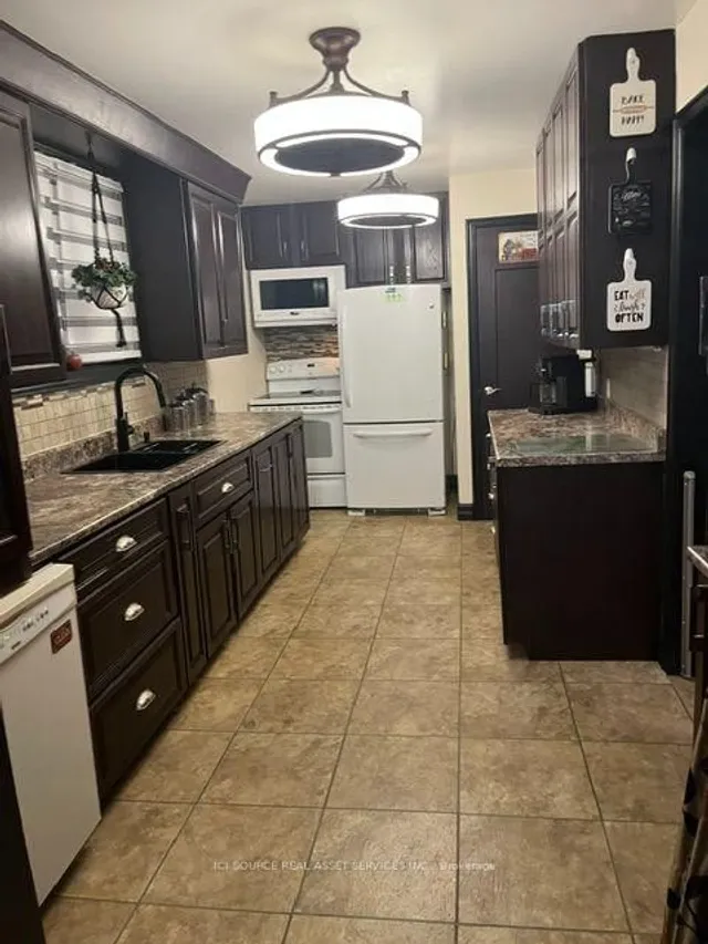 31 Church St, Chalk River 3