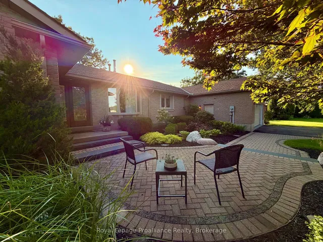 100 Bay Breeze St, Prince Edward County 2