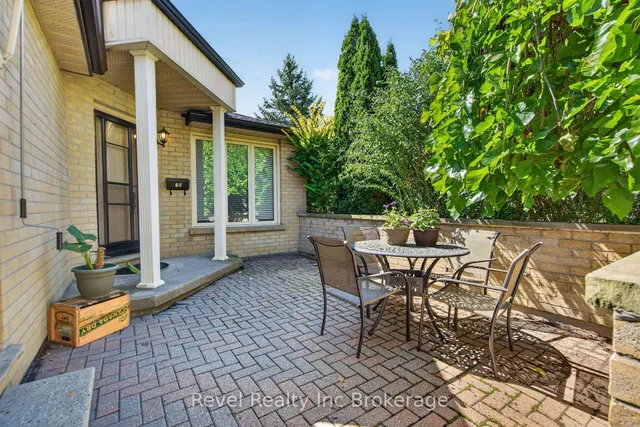 163 Pine Valley Dr #16, London South 4