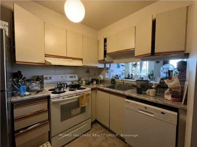 214 Viewmount Dr #403, Ottawa 4