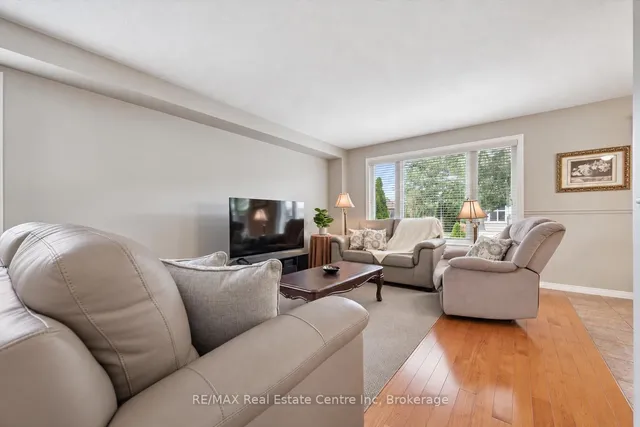 4 HUNT St, Guelph 3