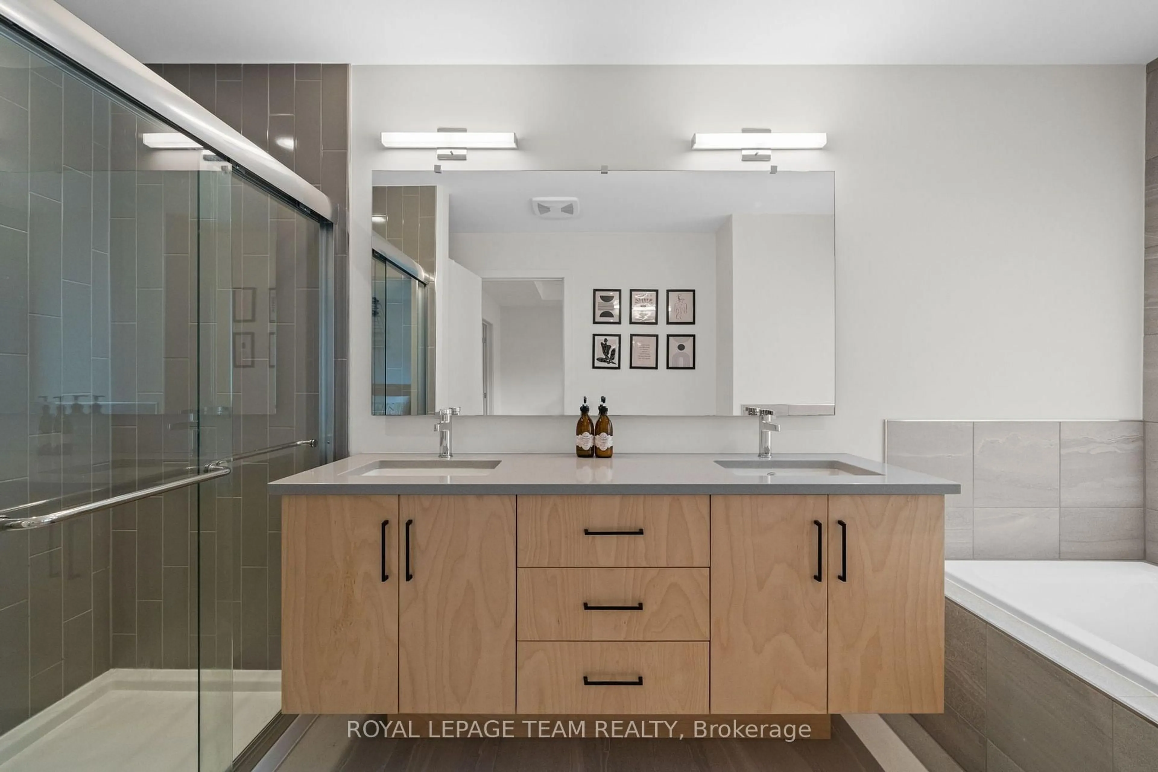 trreb/IMG-X13774442_01fc2d0a-849e-4df3-bed3-410c2d6dc8a7-l.jpg