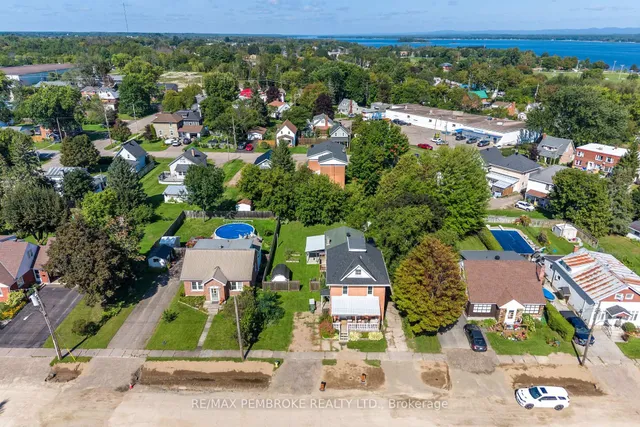 296 First Ave, Pembroke 4