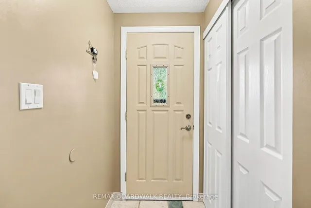 389 Hatfield Cres, Ottawa 5