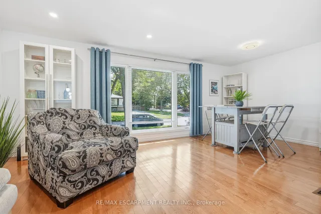 3 Glengrove Ave, Grimsby 4