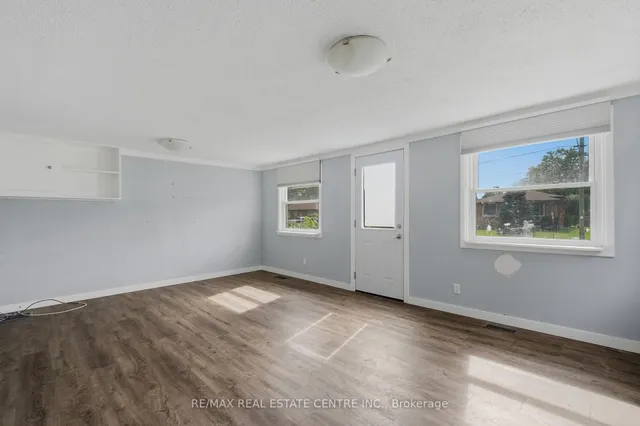 67 Clarence St, Strathroy-Caradoc 3