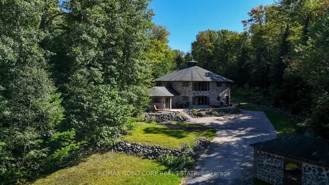 1166 Bonnie Lake Rd, Bracebridge 5