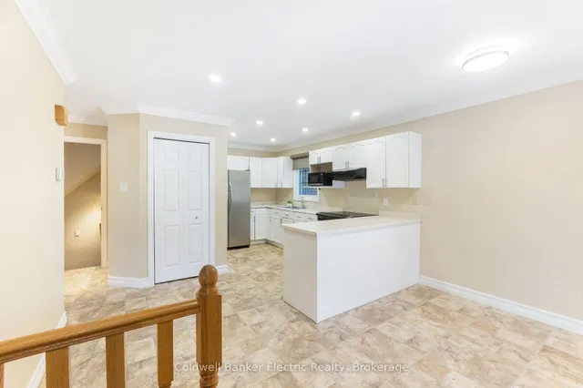 958 Smithside Crt, Peterborough 5
