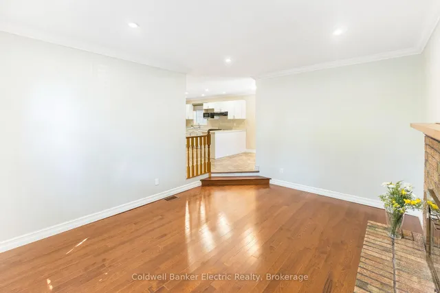 958 Smithside Crt, Peterborough 4