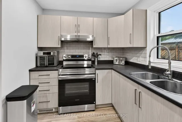 4 Otter Dr, Brockville 2
